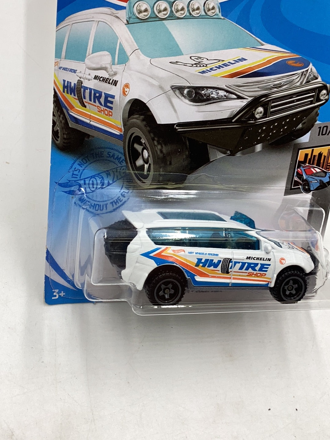 2021 Hot wheels Treasure hunt #165 Chrysler Pacifica 273i