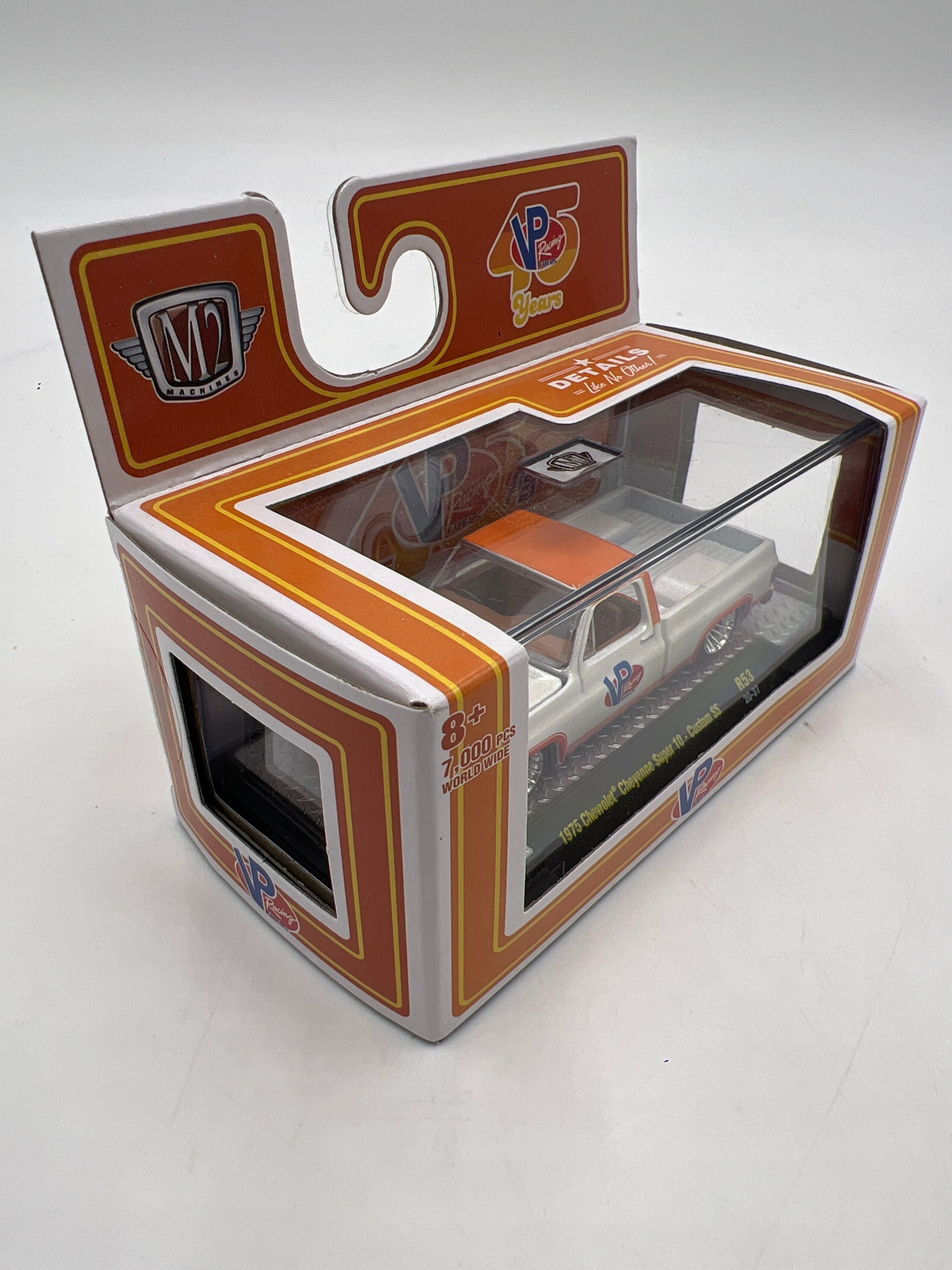 M2 Machines VP Racing 1975 Chevrolet Cheyenne Super 10 Custom SS