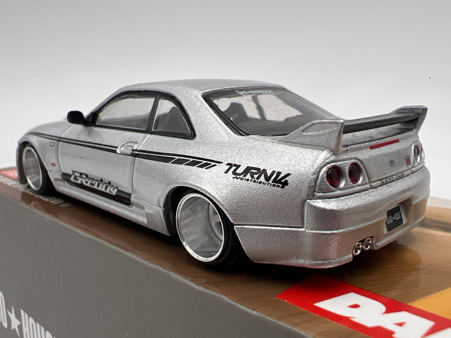 Mini GT Kaido House #097 Nissan Skyline GT-R R33 DAI33 V1 Silver