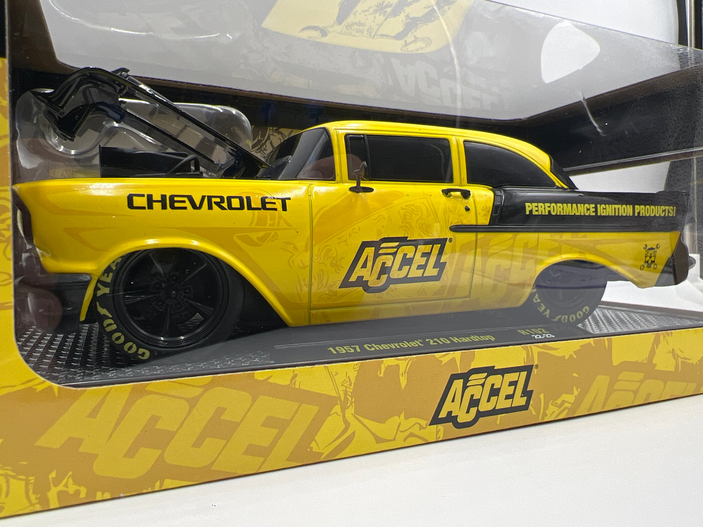 M2 Machines 1/24 Accel 1957 Chevrolet 210 Hardtop Yellow/Black R102
