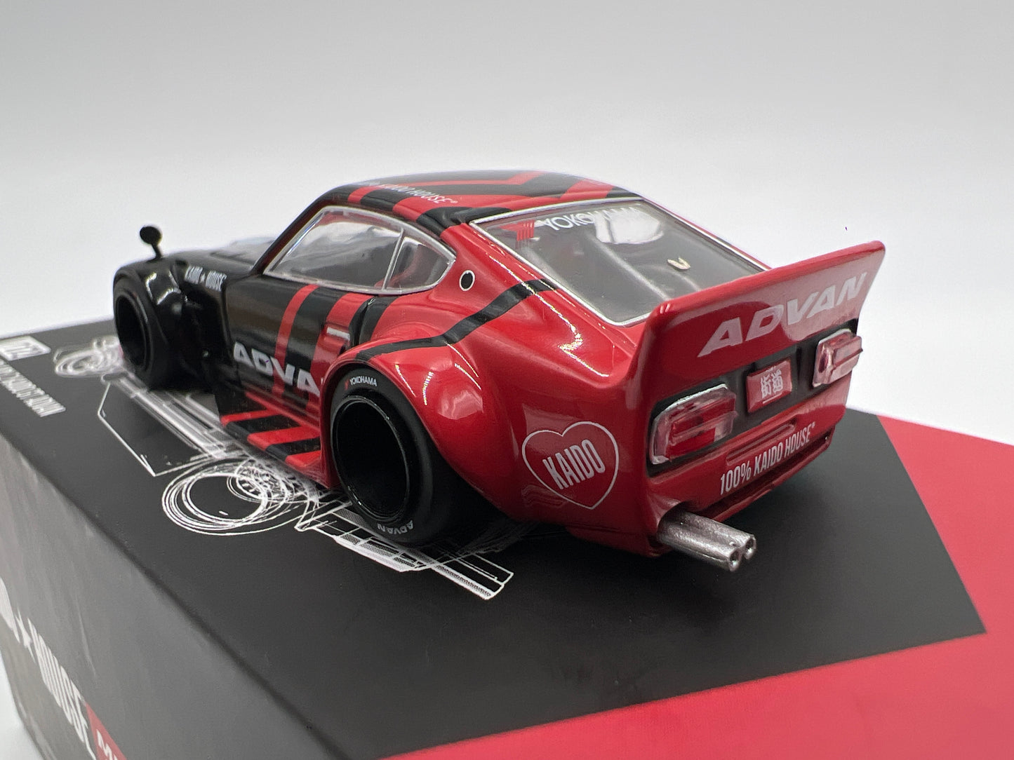 Mini GT Kaido House #172 Nissan Fairlady Z Kaido GT Advan