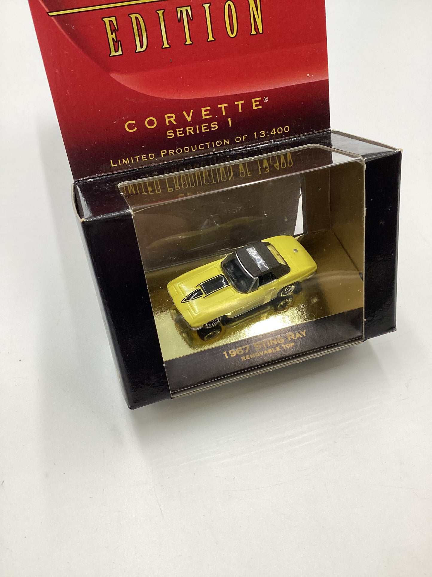 Micro Machines Collectors Edition Corvette Series 1 1967 Sting Ray Yellow 1/13400 SR CE 65