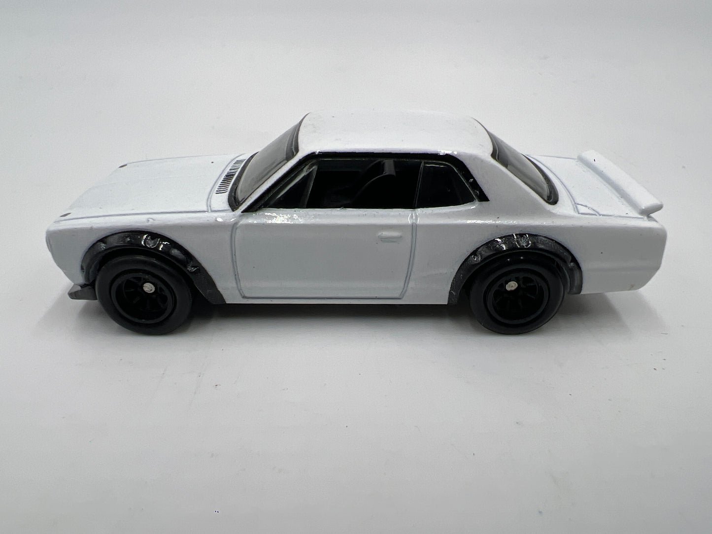 Hot Wheels Diorama Premium Nissan Skyline HT 2000GT-X White Loose