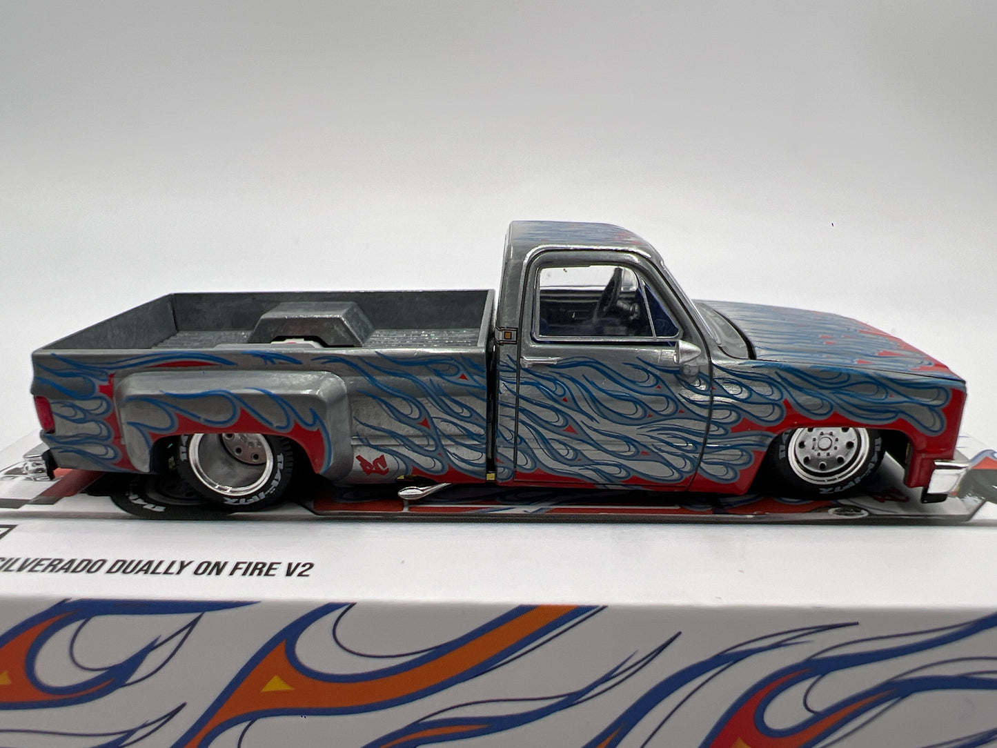 Mini GT x Kaido House #157 CHASE Chevrolet Silverado Dually On Fire V2 White