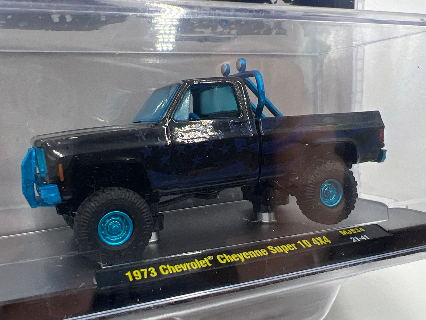 M2 Machines MiJo Exclusives CHASE 1973 Chevrolet Cheyenne Super 10 4x4 Black/Blue MJS34