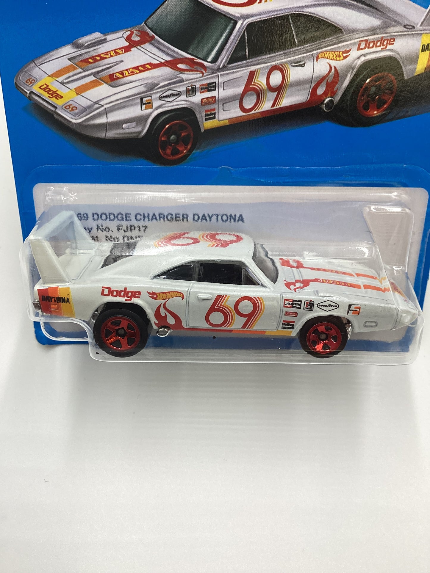 2016 Hot Wheels Target Heritage Retro FJP17 69 Dodge Charger Daytona White 157D