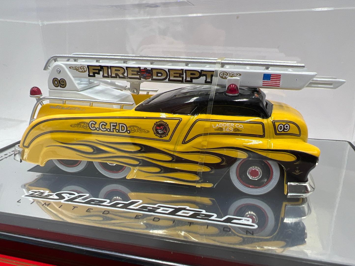 Big Lous Custom Crew 1/64 CHASE 174/252 The Sledster Engine Co 143 Yellow W/Box VHTF