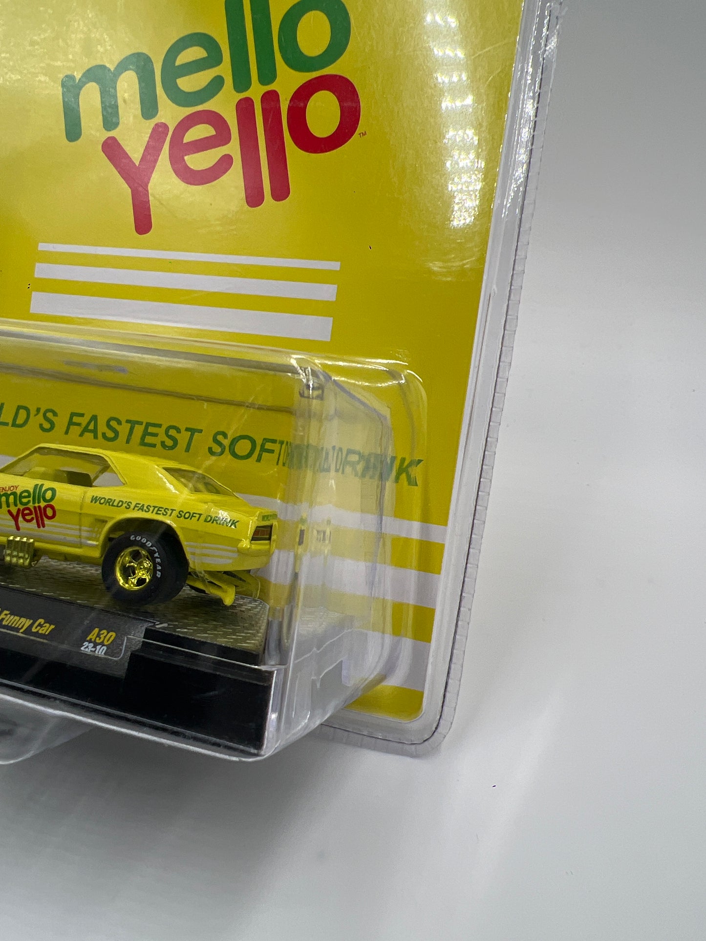 M2 Machines Coca Cola Mello Yello CHASE 1969 Chevrolet Camaro Z/28 Funny Car Yellow A30