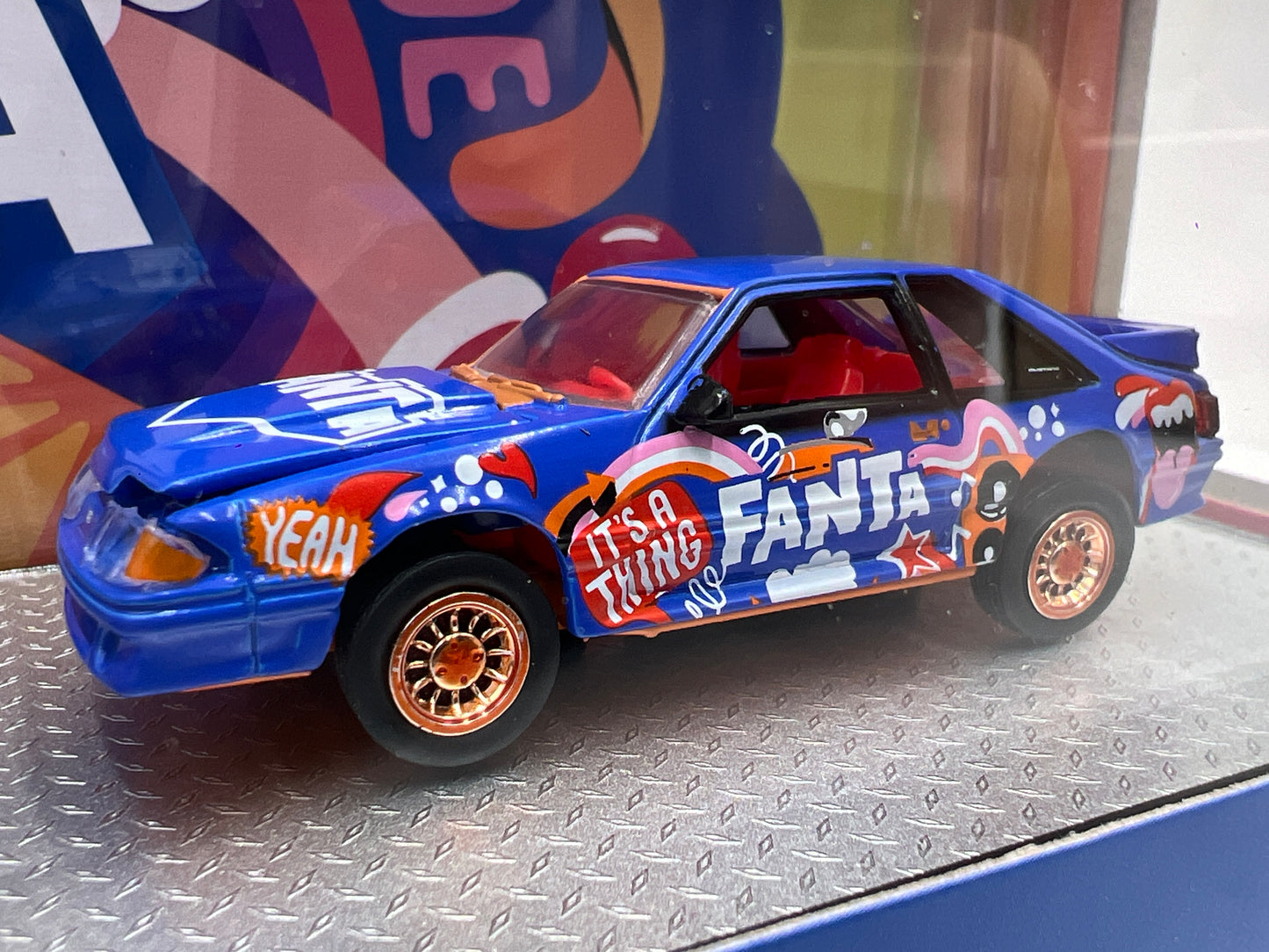 M2 Machines Haulers TW44 CHASE Fanta 1990 Ford C-8000 & 1990 Ford Mustang GT