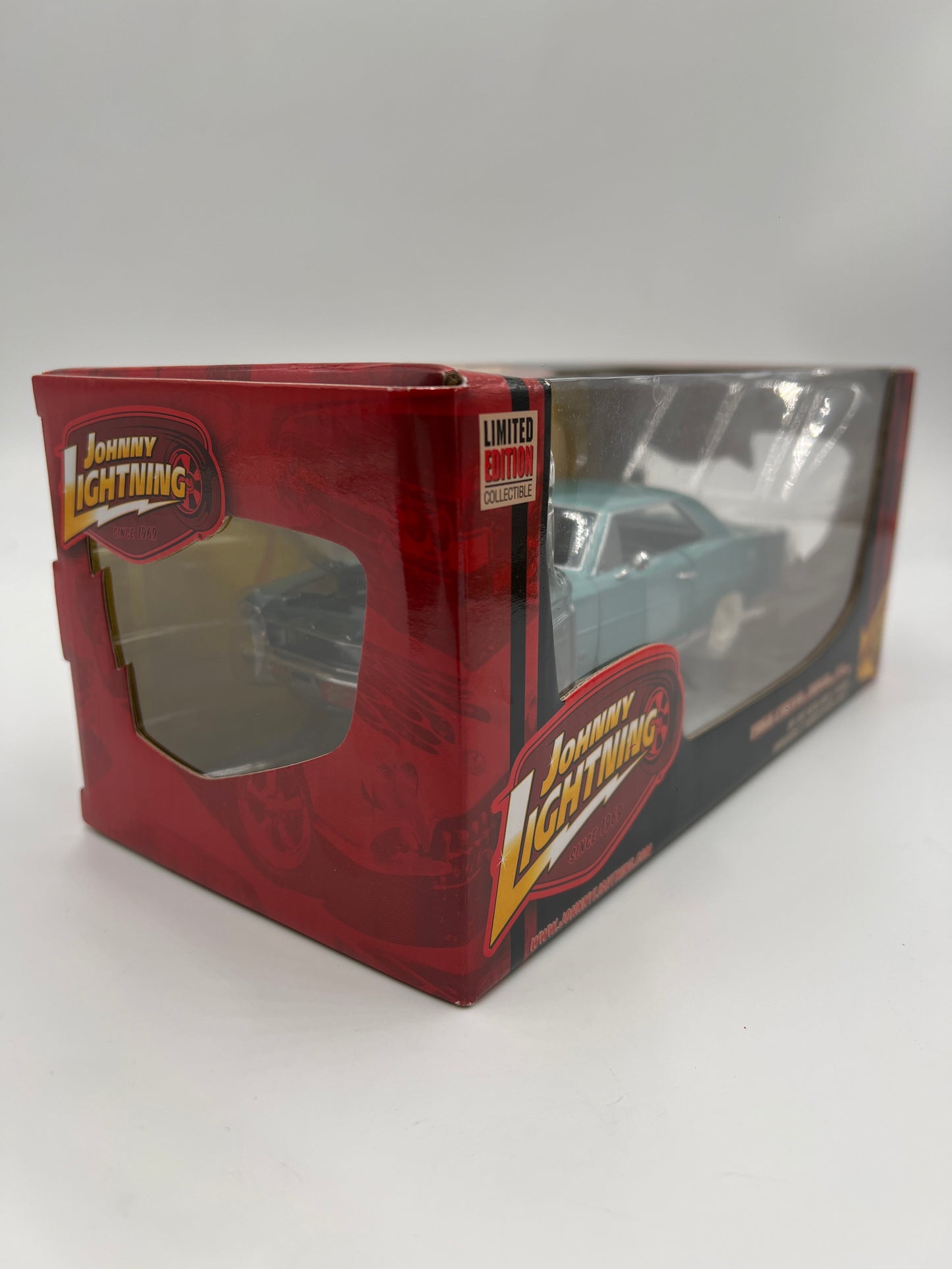 Johnny Lightning 1:24 Scale White Lightning Muscle Cars Chase 1966 Chevy Nova SS Light Blue VHTF