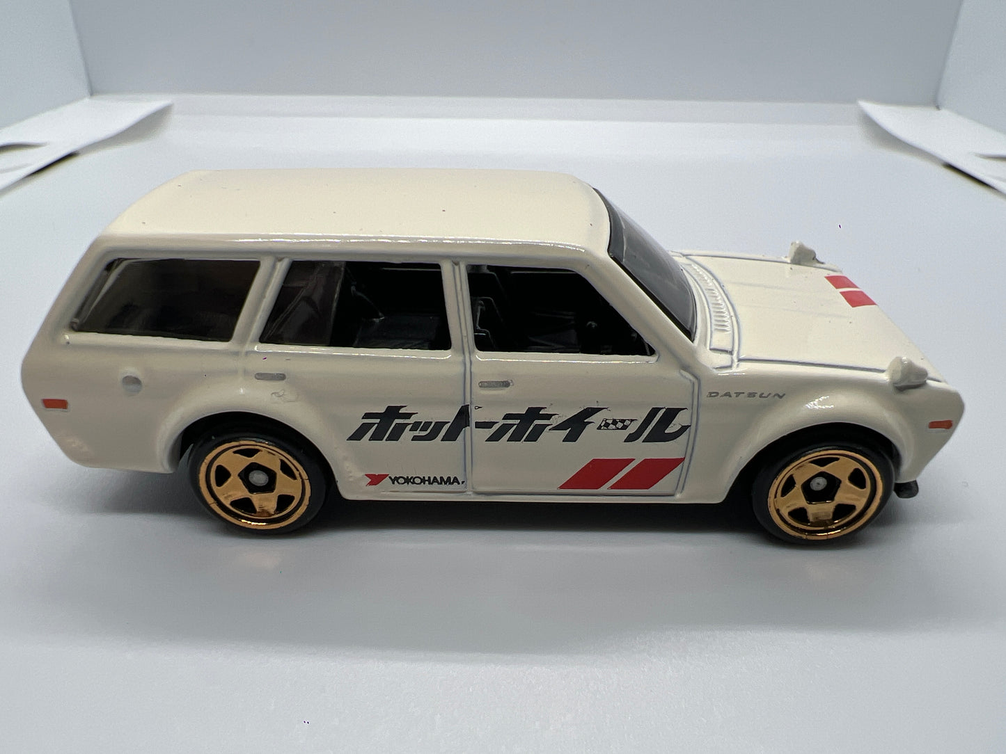 Hot Wheels 1/64 Hot Wagons 71 Datsun 510 Wagon White Loose