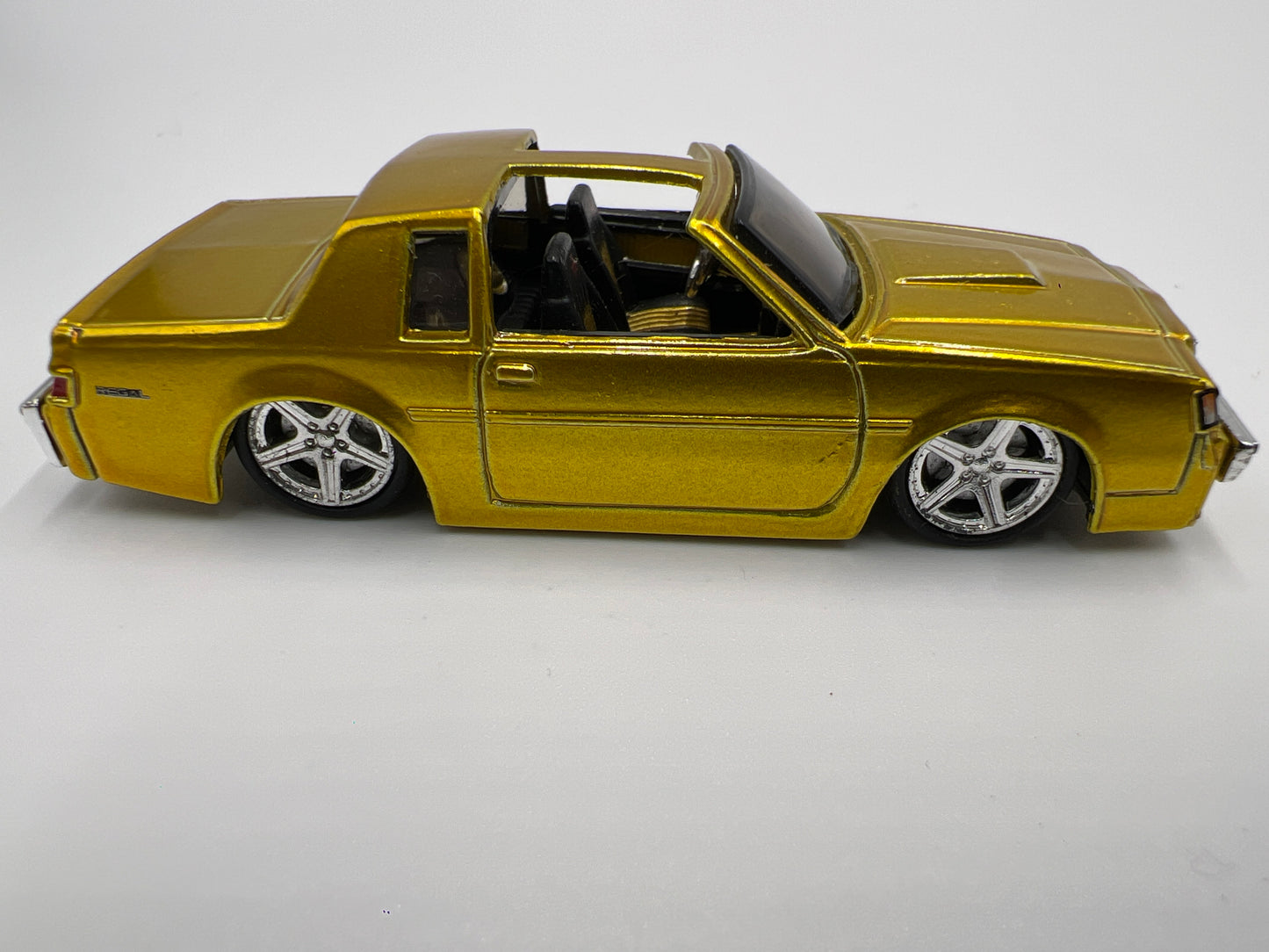 Maisto G Ridez 1987 Buick Regal T-Type Gold Loose