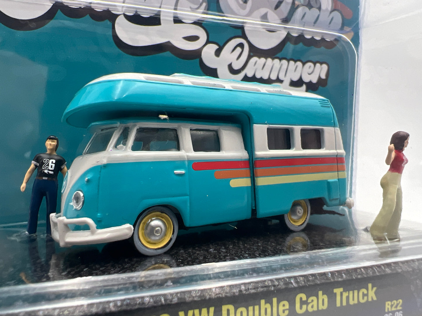 M2 Machines Diorama R22 1959 VW Double Cab Truck USA Model Light Blue