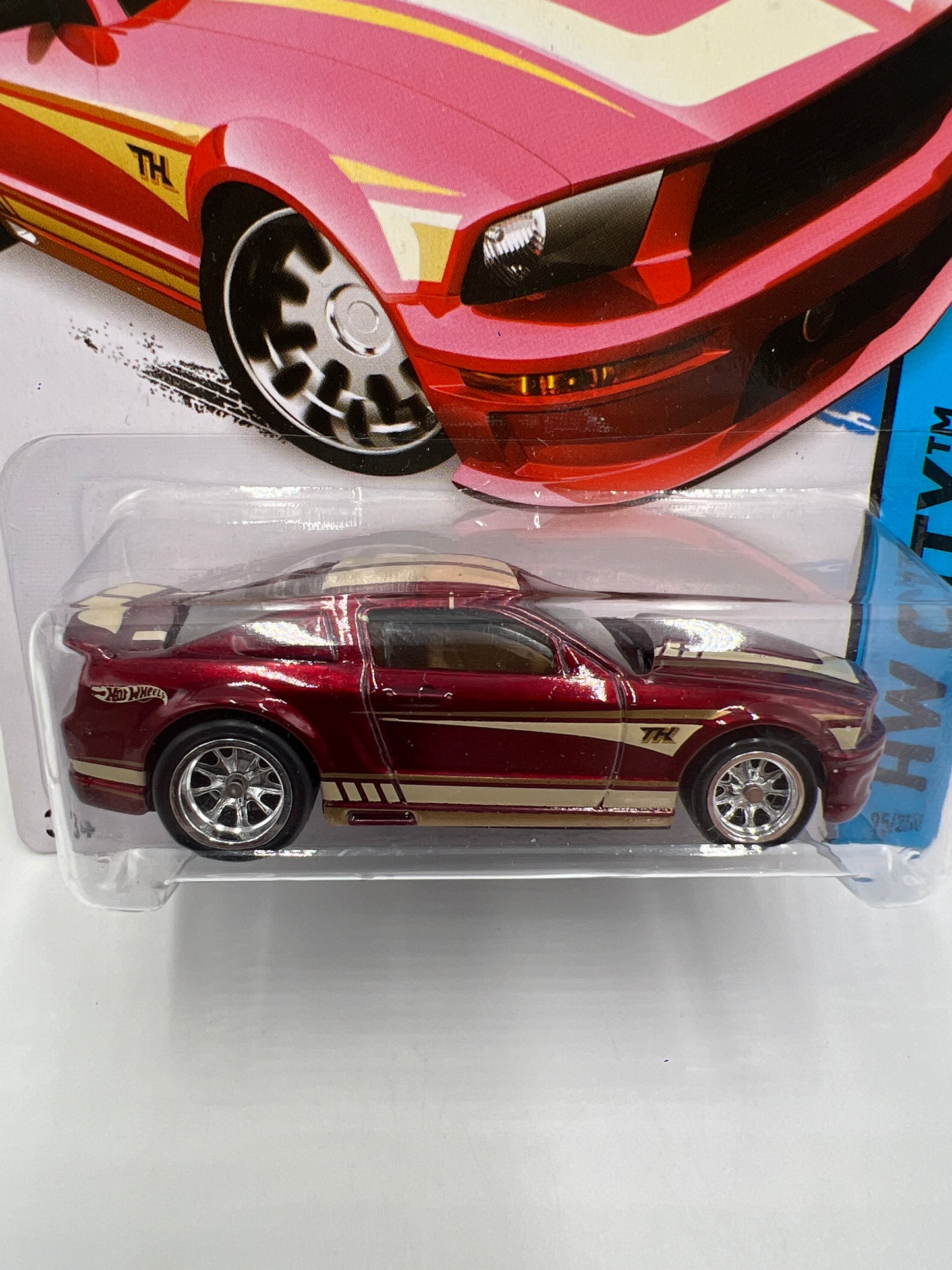2014 Hot Wheels Super Treasure Hunt #95 07 Ford Mustang Red W/Protector