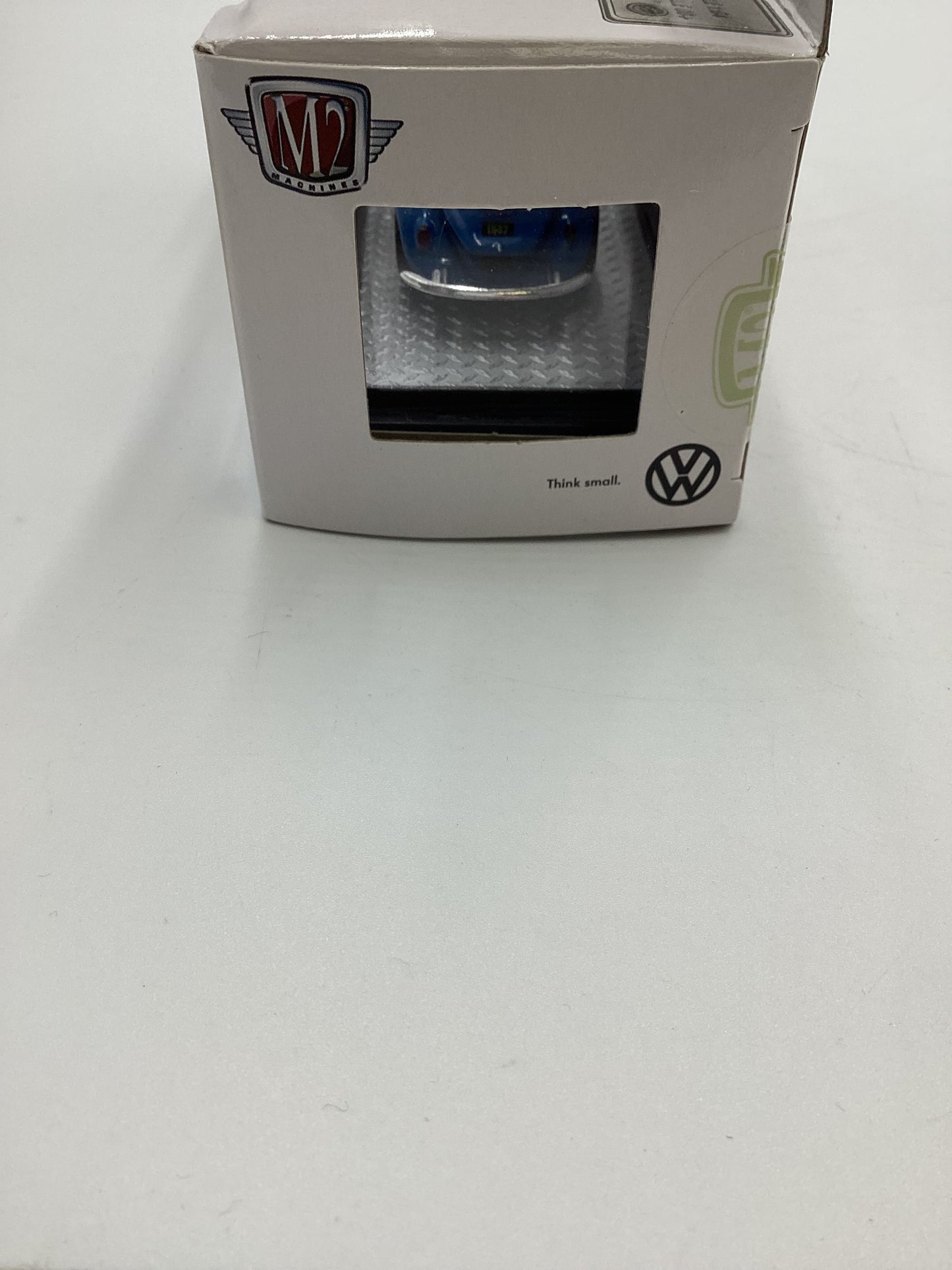 M2 Machines Auto-Thenics 1/6888 1967 VW Beetle Deluxe USA Model Blue VW05
