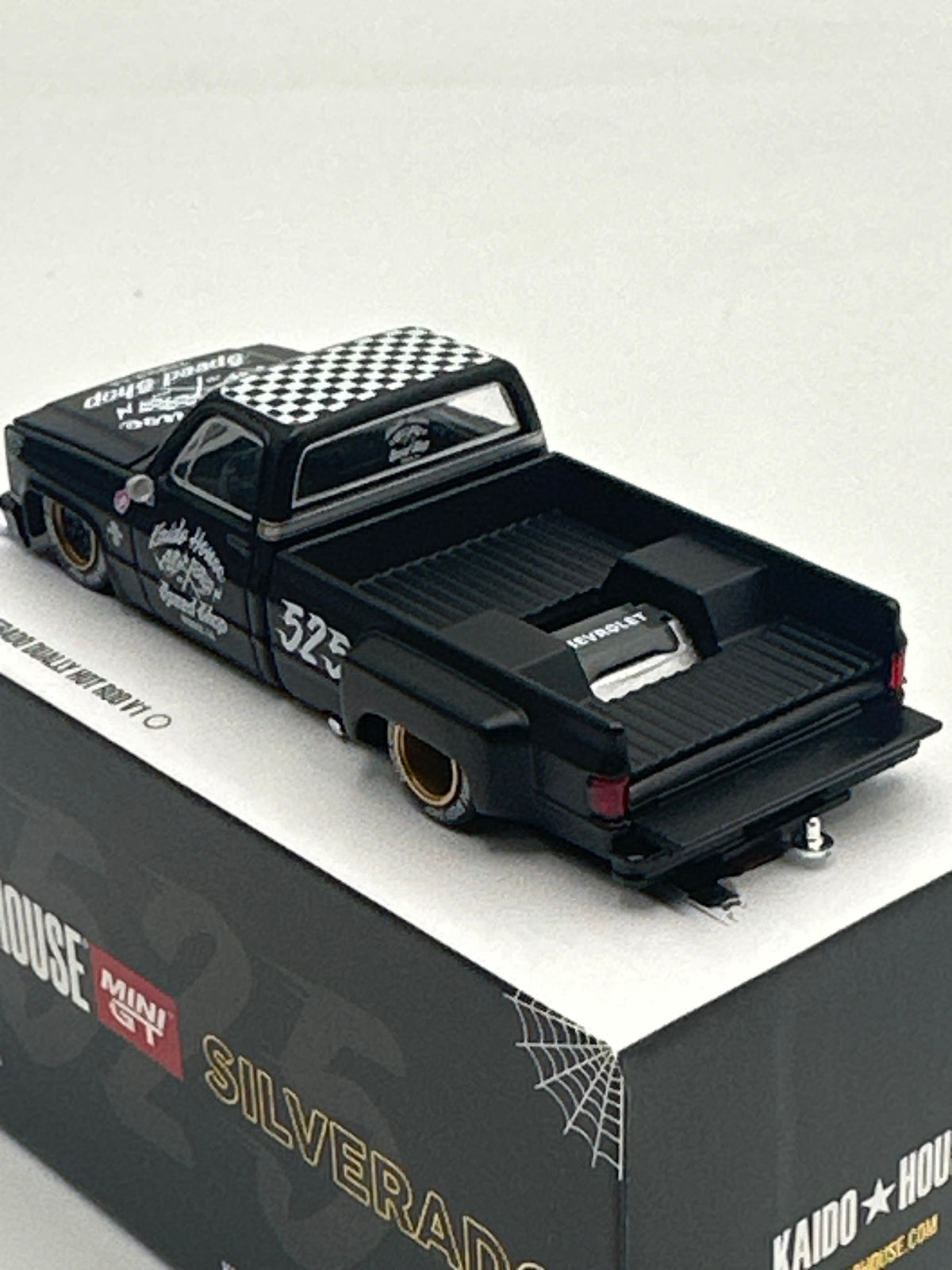 Mini GT Kaido House #236 Chevrolet Silverado Dually Hot Rod V1