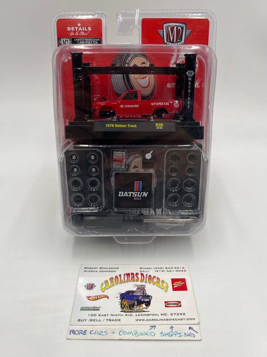 M2 Machines Auto-Lift Yokohama 1976 Datsun Truck Red R30 204G