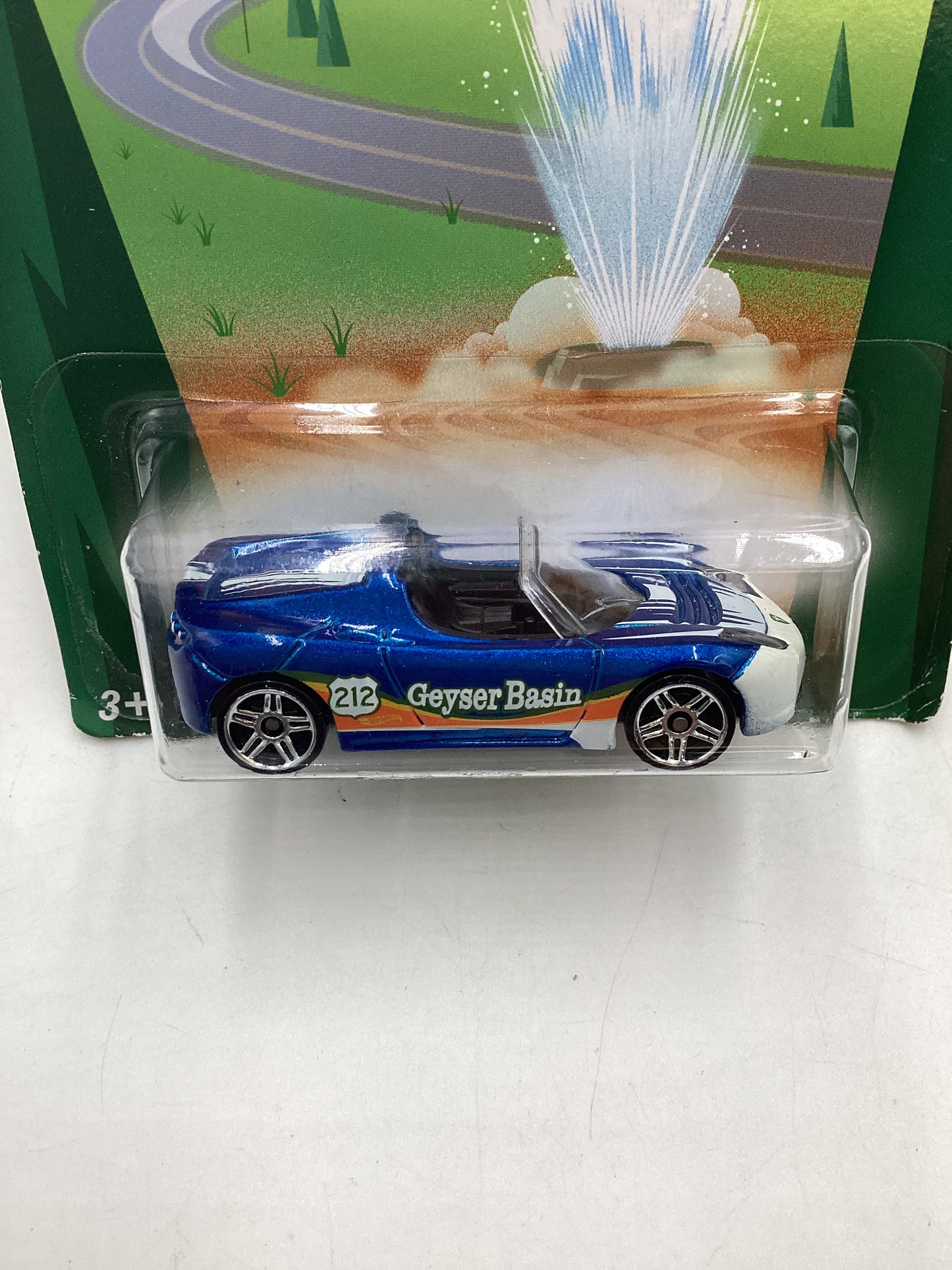 Hot Wheels 2014 Road Trippin HWY 212 Tesla Roadster #31 (Card Not Perfect) 155C