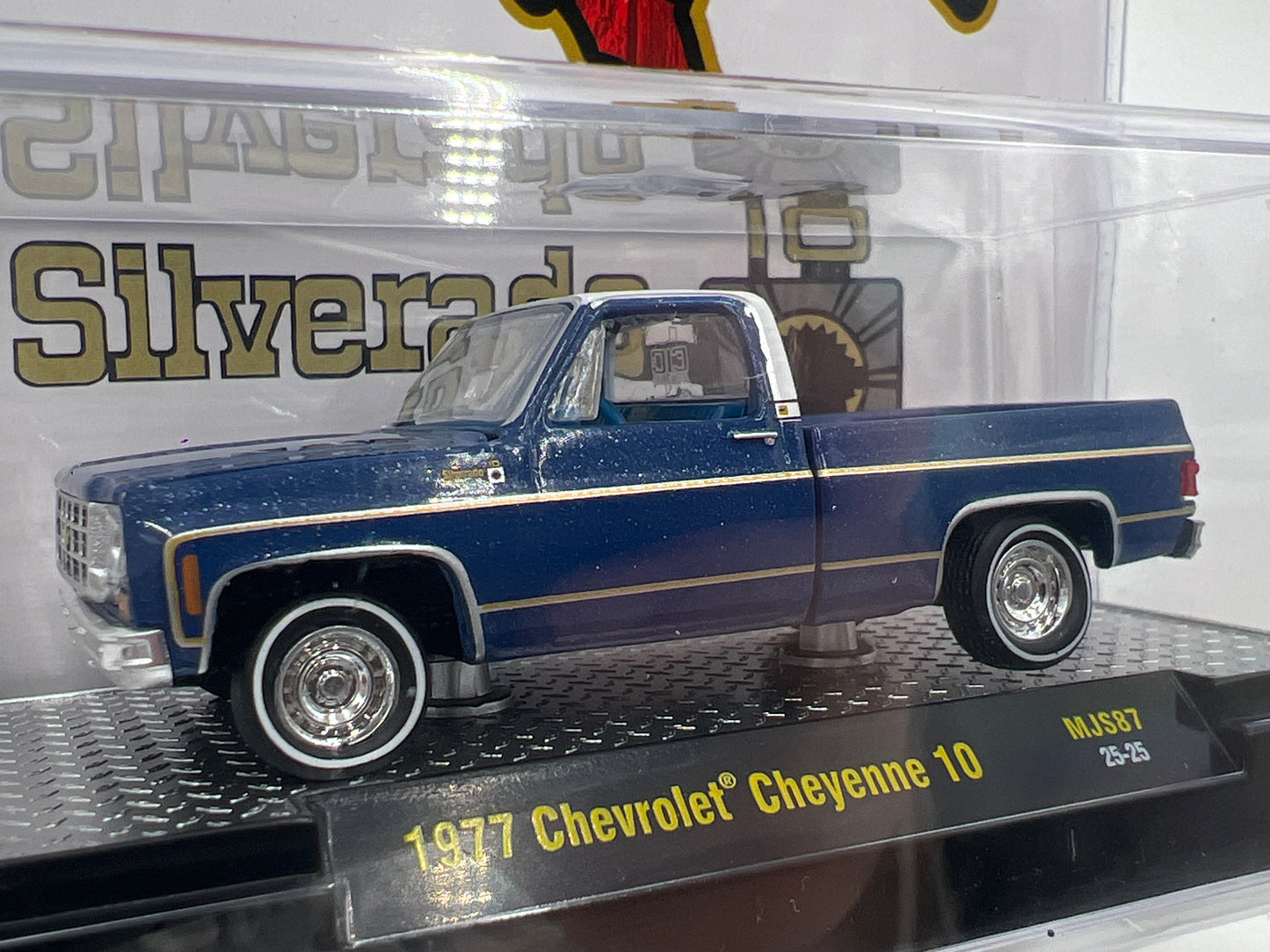 2025 M2 Machines Mijo Exclusives C10s In The Park 1977 Chevrolet Cheyenne 10 Blue MJS87 199B