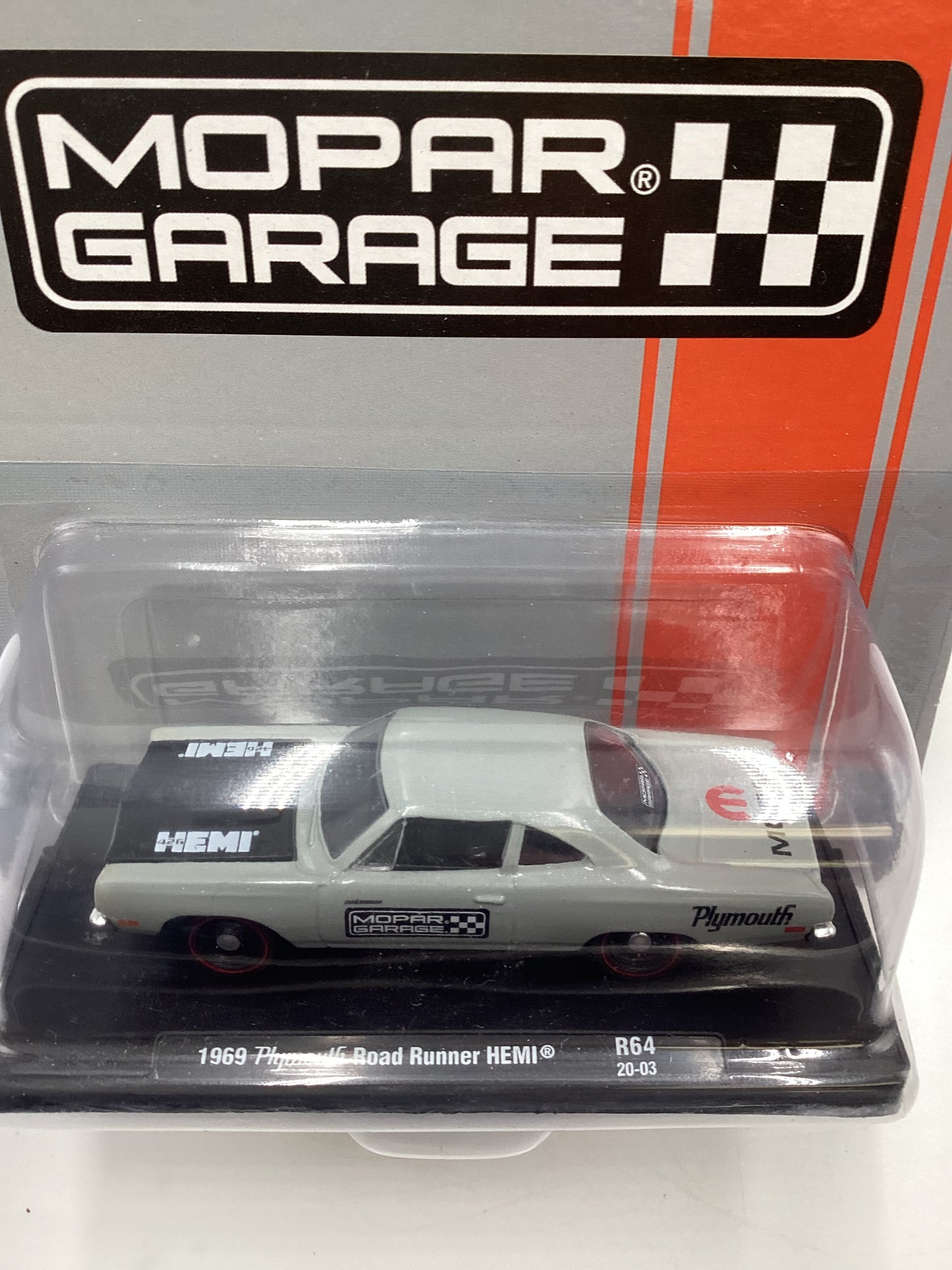 M2 Machines Auto Driver Mopar Garage 1969 Plymouth Road Runner Hemi Grey R64 193A