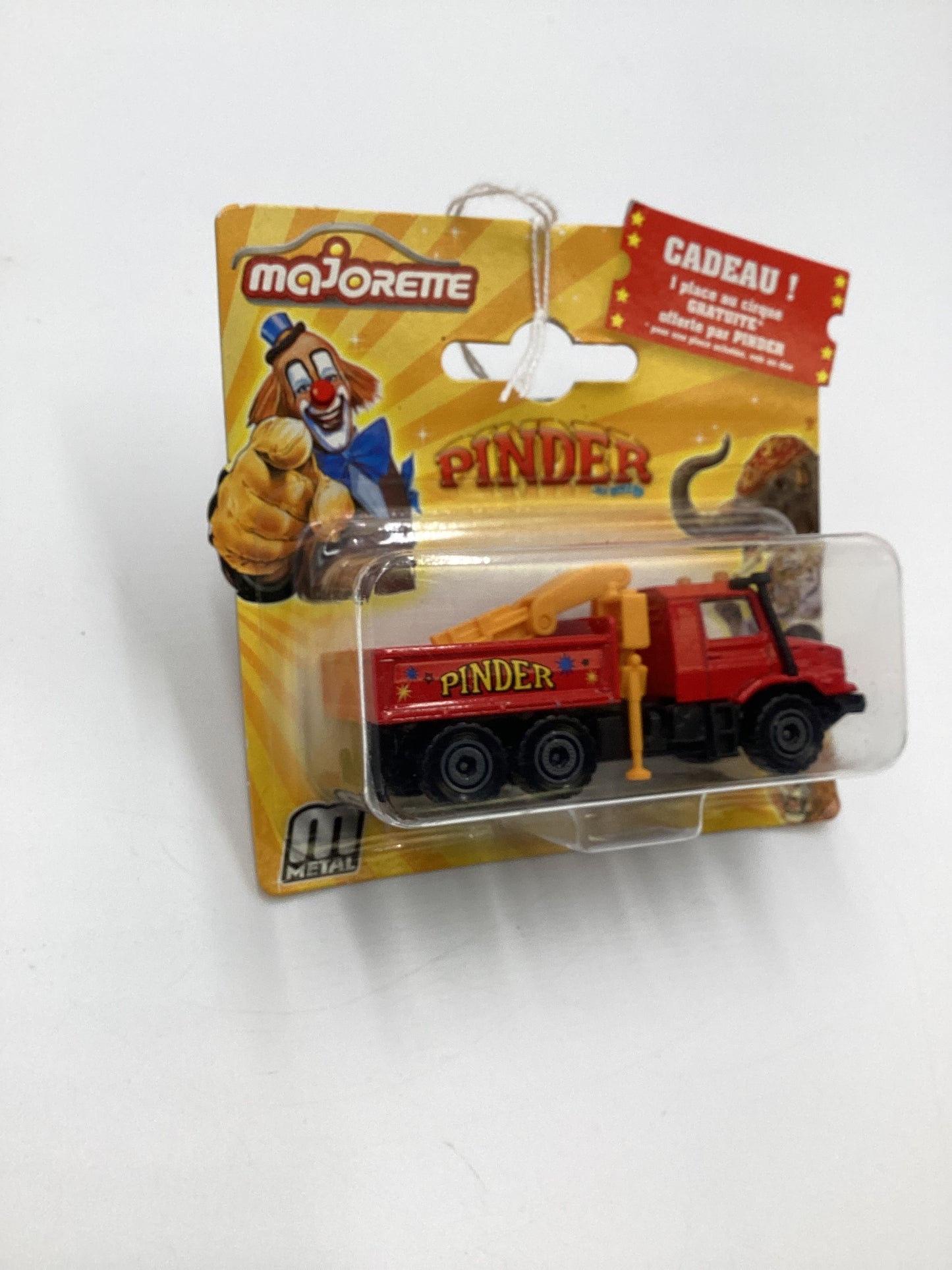 Majorette Pinder Mercedes Benz Zetros Red ZZ4
