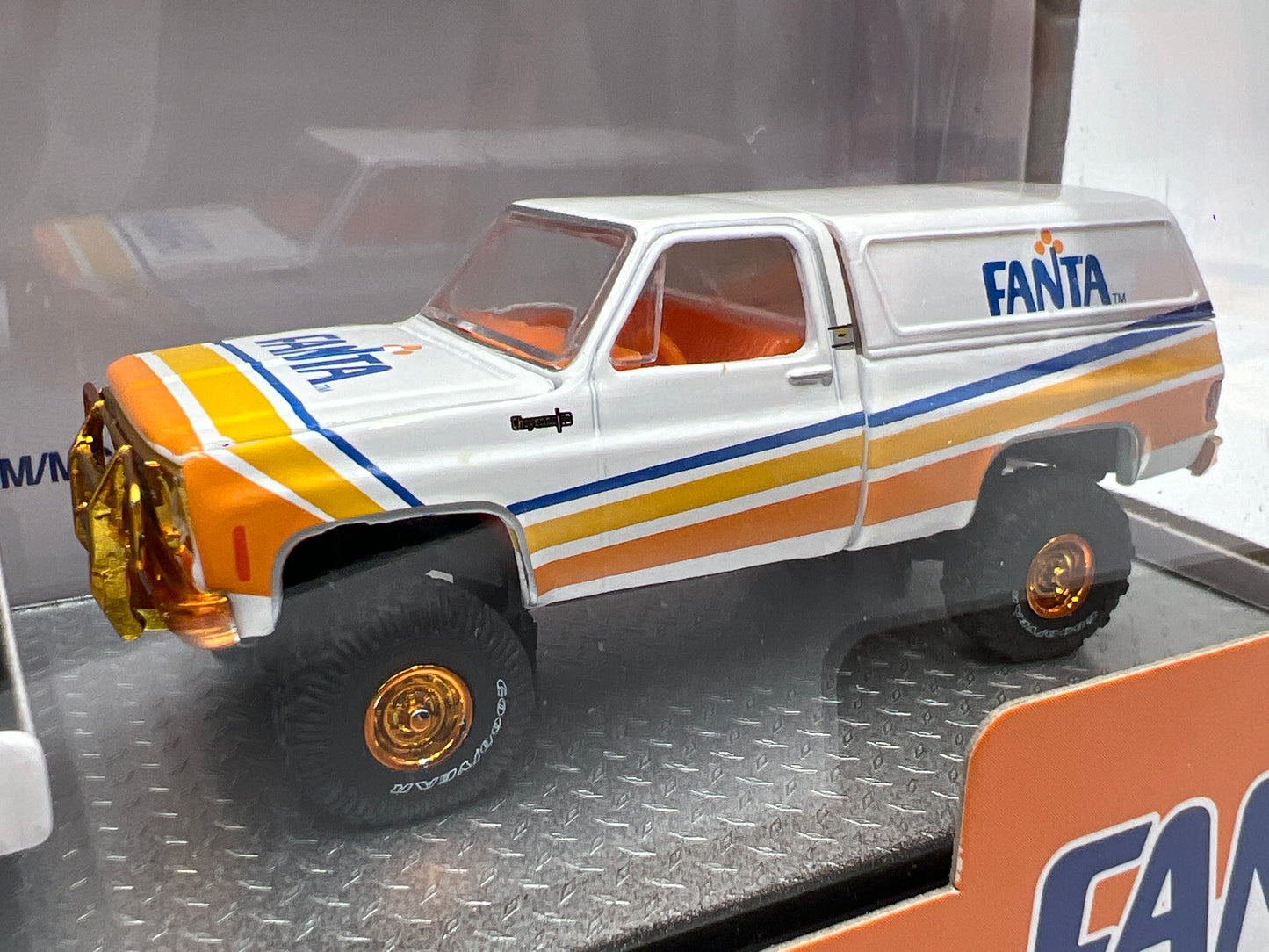 M2 Machines Auto Haulers CHASE Fanta 1958 Chevrolet C60 Truck & 1973 Chevrolet Cheyenne Super 10 4x4 TW09