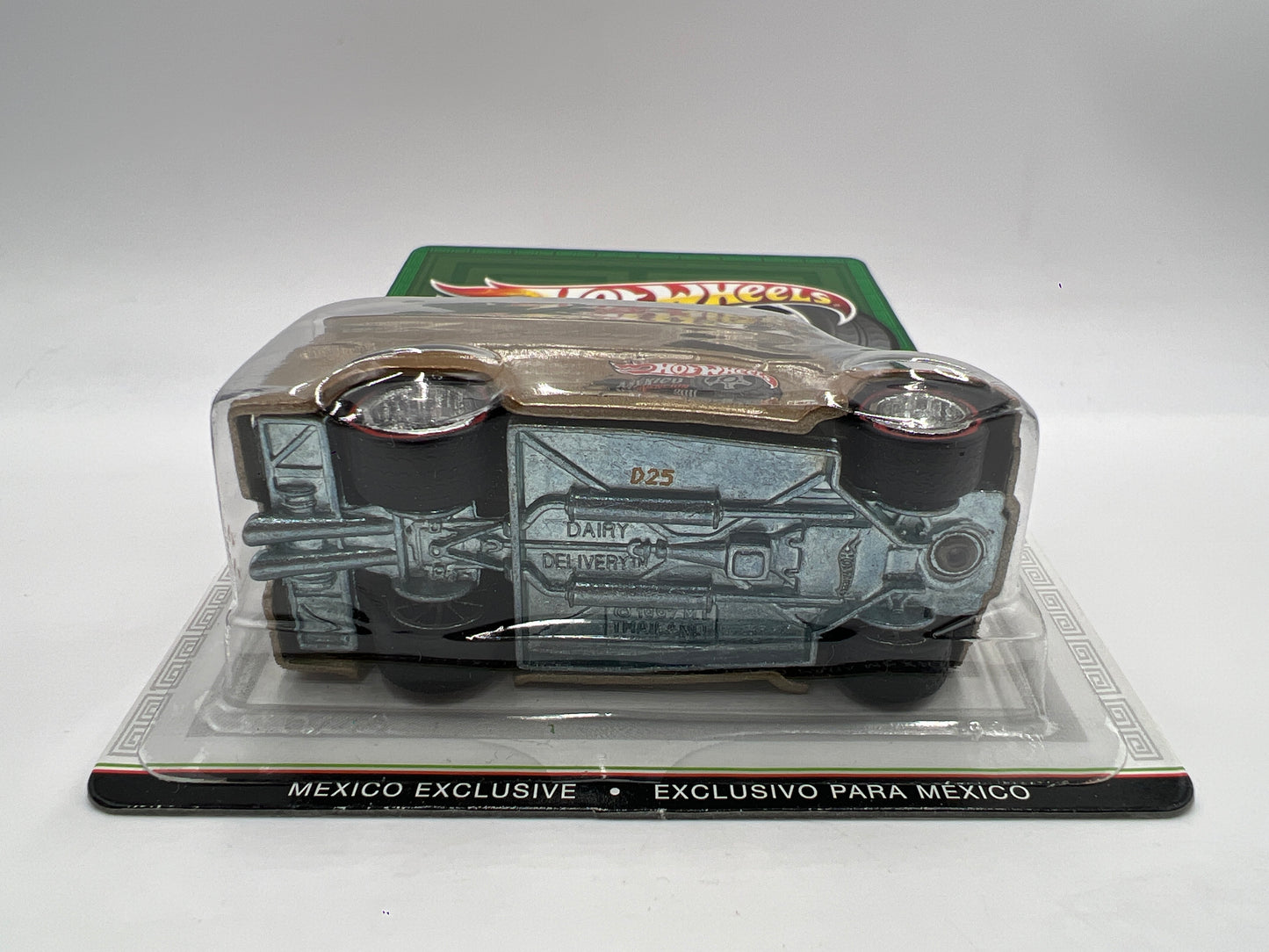 2011 Hot Wheels Mexico Convention 2423/4000 Dairy Delivery Silver W/Protector