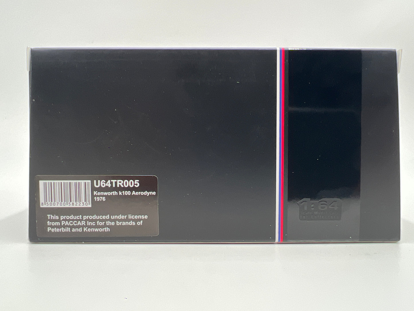 IXO Models 1/64 USA Edition Kenworth K100 Aerodyne White