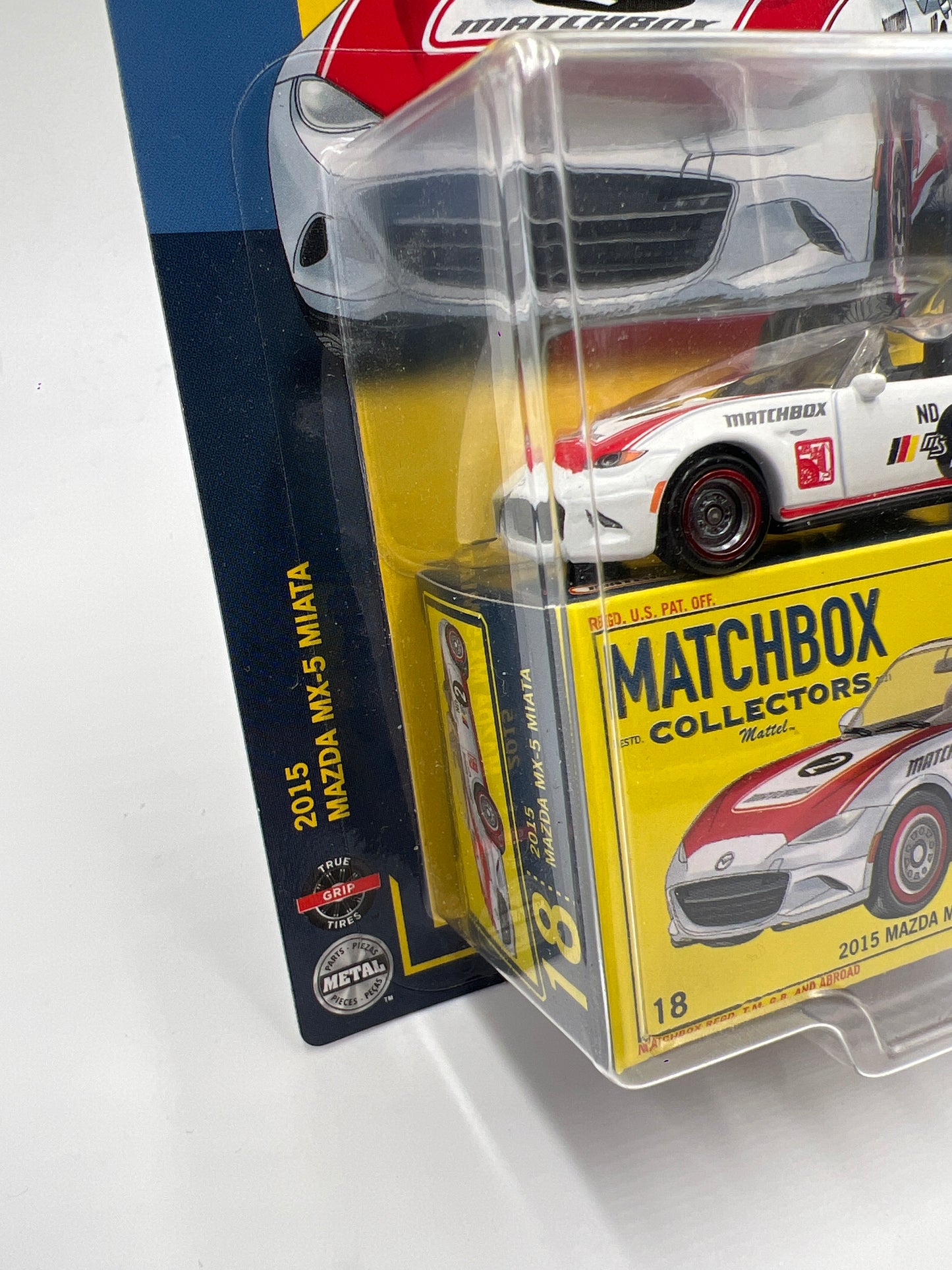 Matchbox Collectors #18 2015 Mazda MX-5 Miata White/Red 171C