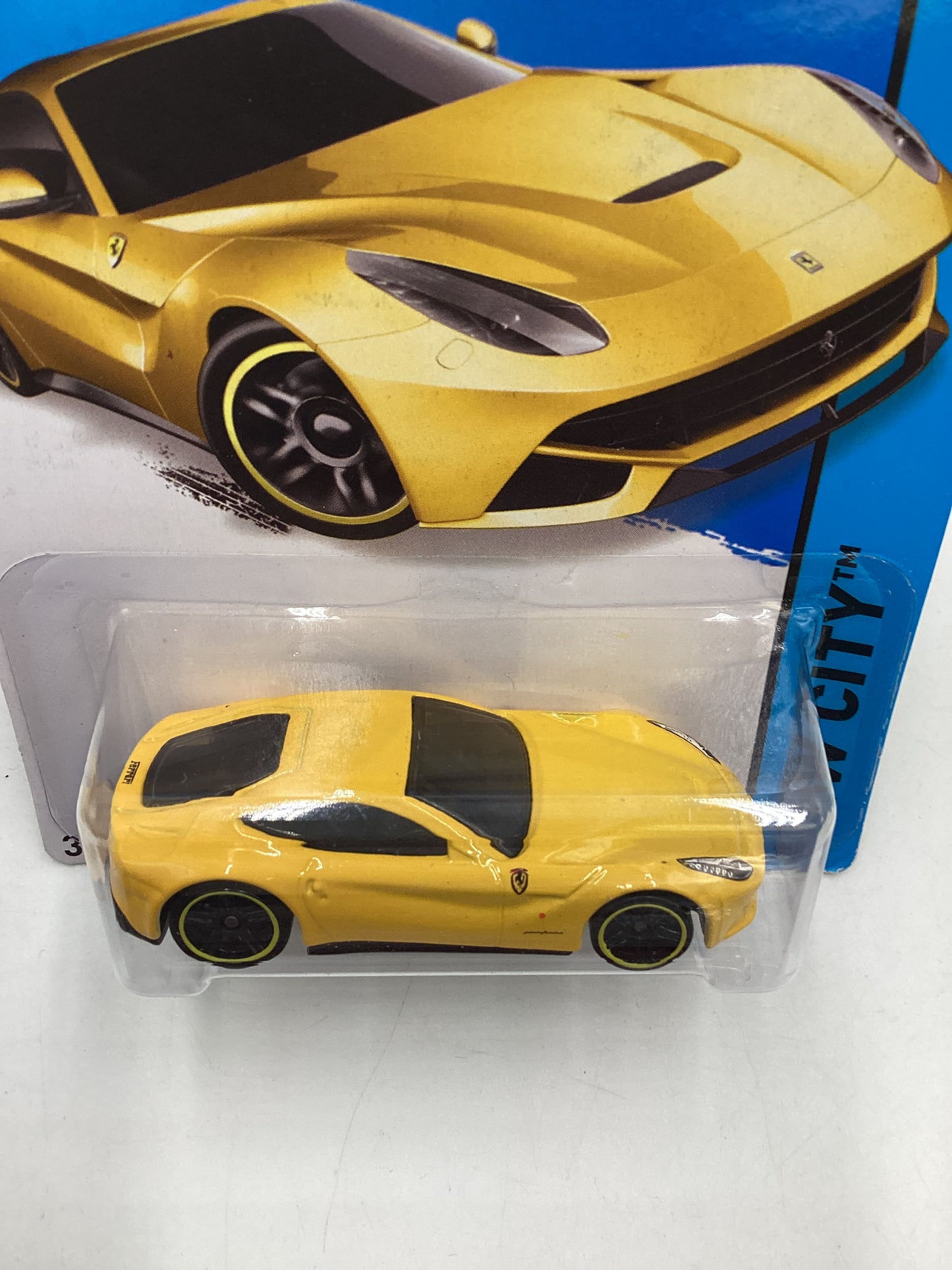 Hot Wheels 2014 Ferrari F12 Berlinetta #31 Yellow SR