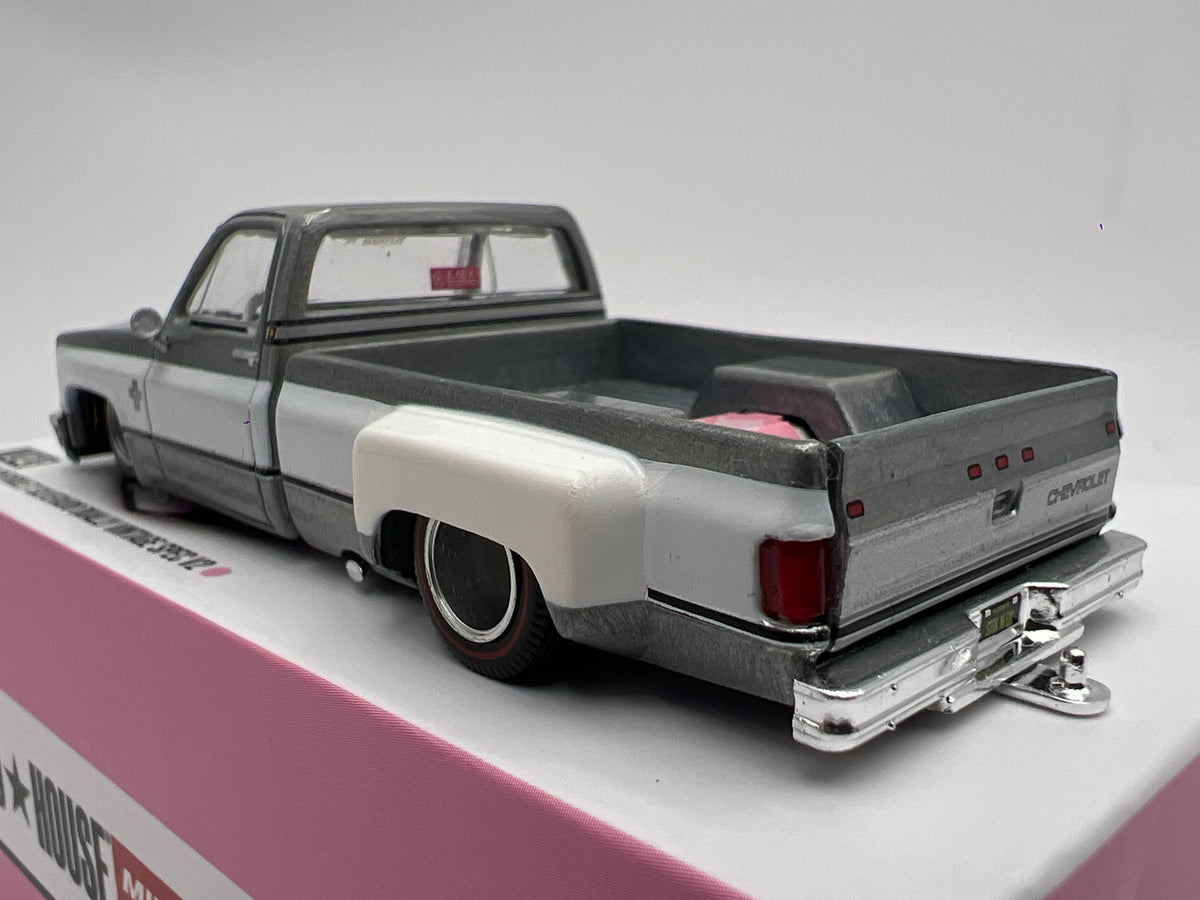 Mini GT x Kaido House #243 CHASE Chevrolet Silverado Dually Vintage Spec V2