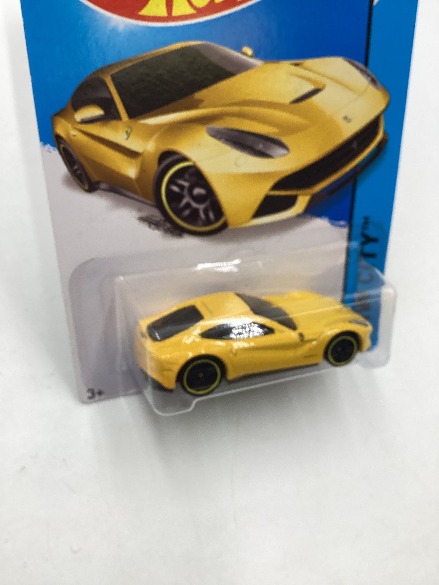 Hot Wheels 2014 Ferrari F12 Berlinetta #31 Yellow SR