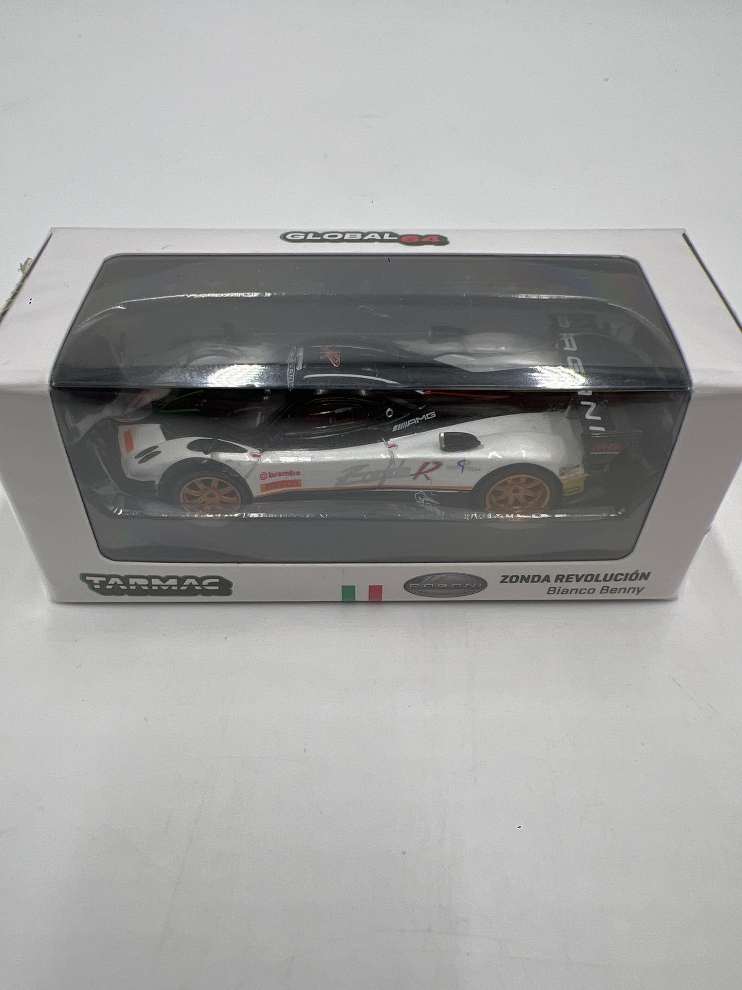 Tarmac Works Global64 Pagani Zonda Revolucion Bianco Benny