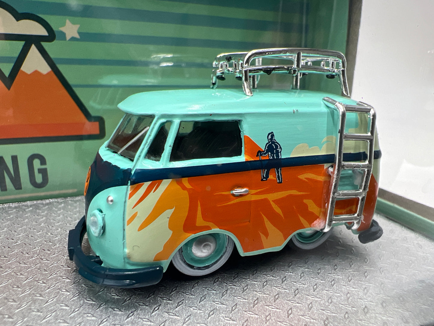 2025 M2 Machines Auto Haulers 1959 VW Double Cab Truck USA Model & 1960 VW Delivery Van & Trailer R85