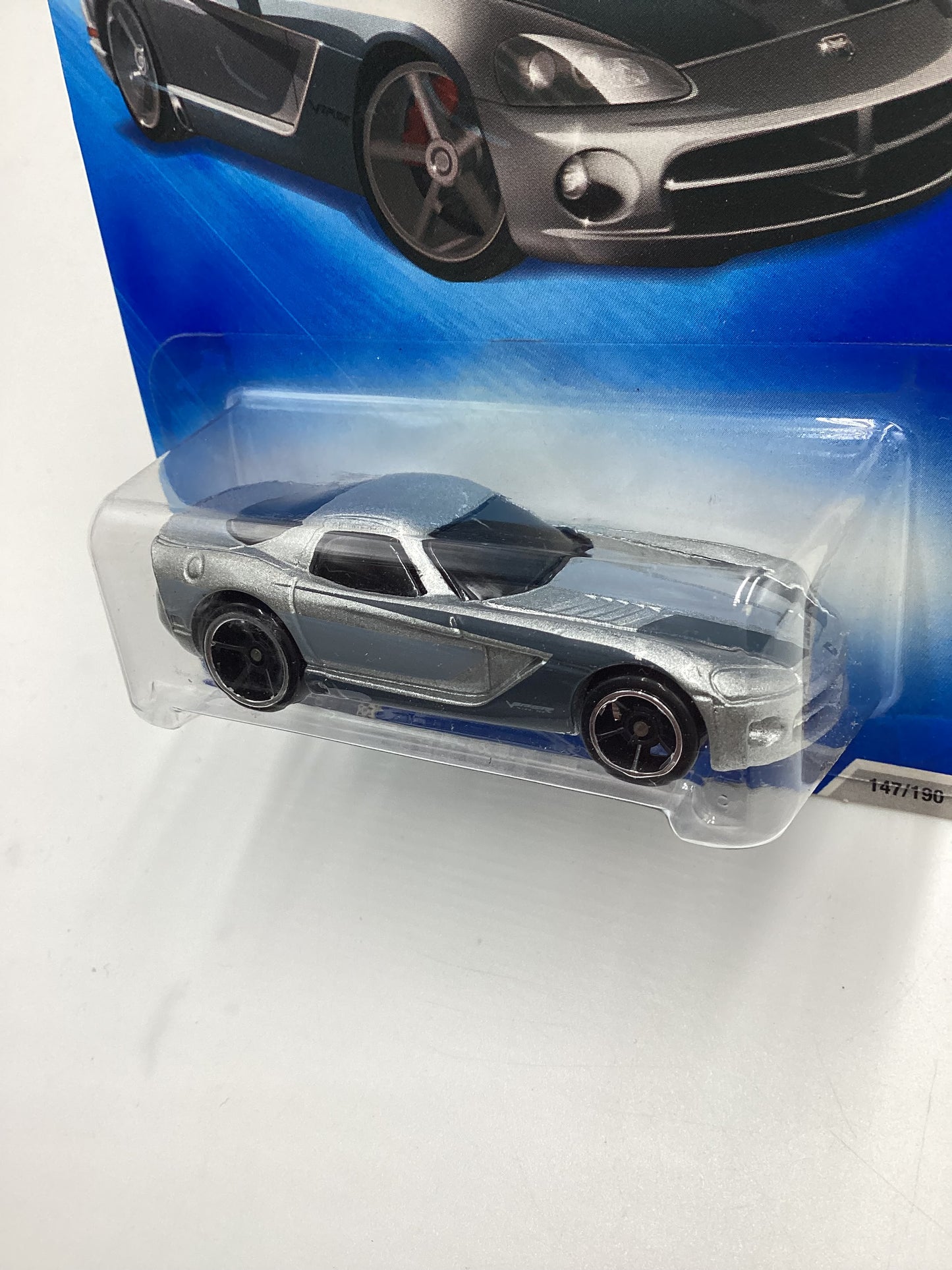 2009 Hot Wheels #147 2006 Dodge Viper Silver 39C