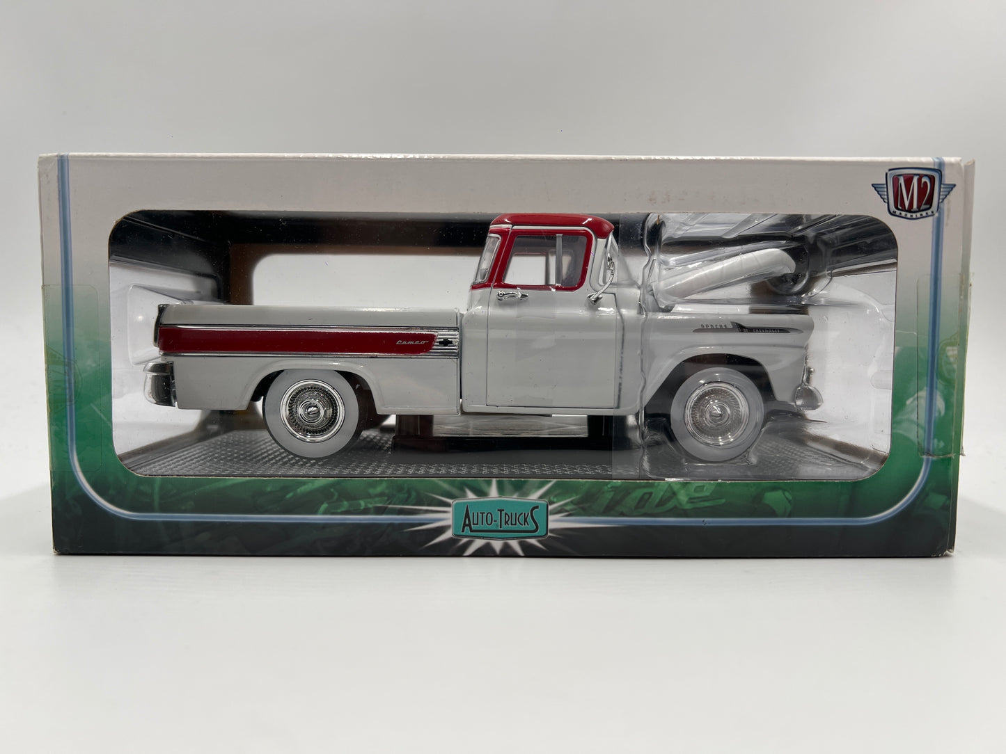 M2 Machines 1/24 Premium Edition Auto-Trucks 1958 Chevrolet Apache Cameo White/Red R47