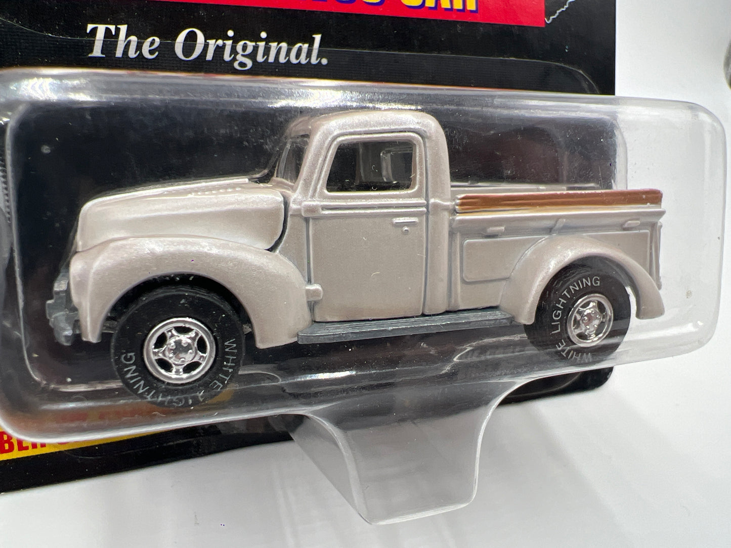 Johnny Lightning White Lightning Chase Truckin America #139 1940 Ford Truck White 2
