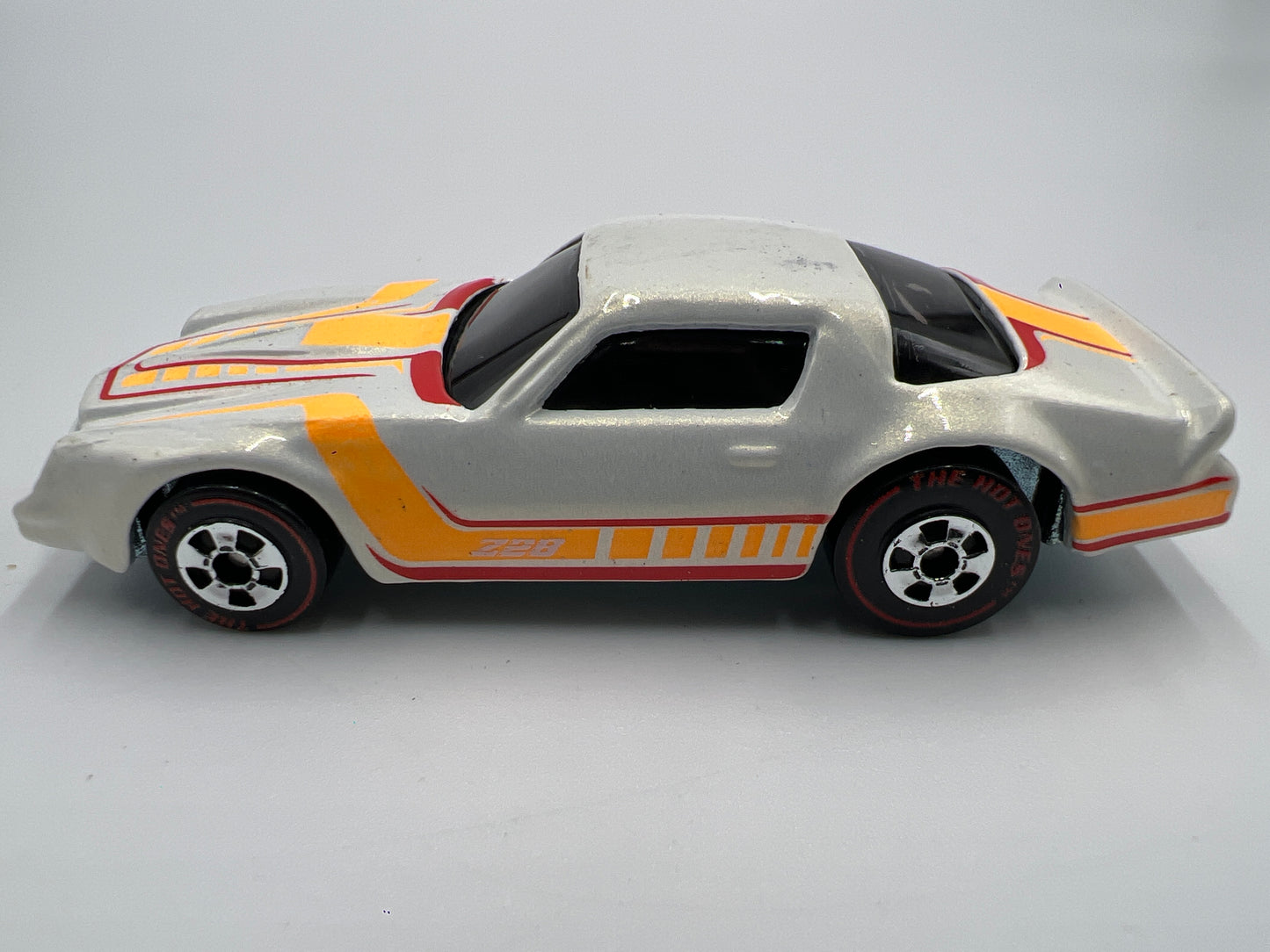 2011 Hot Wheels The Hot Ones CHASE 1982 Chevy Camaro Z-28 White Loose