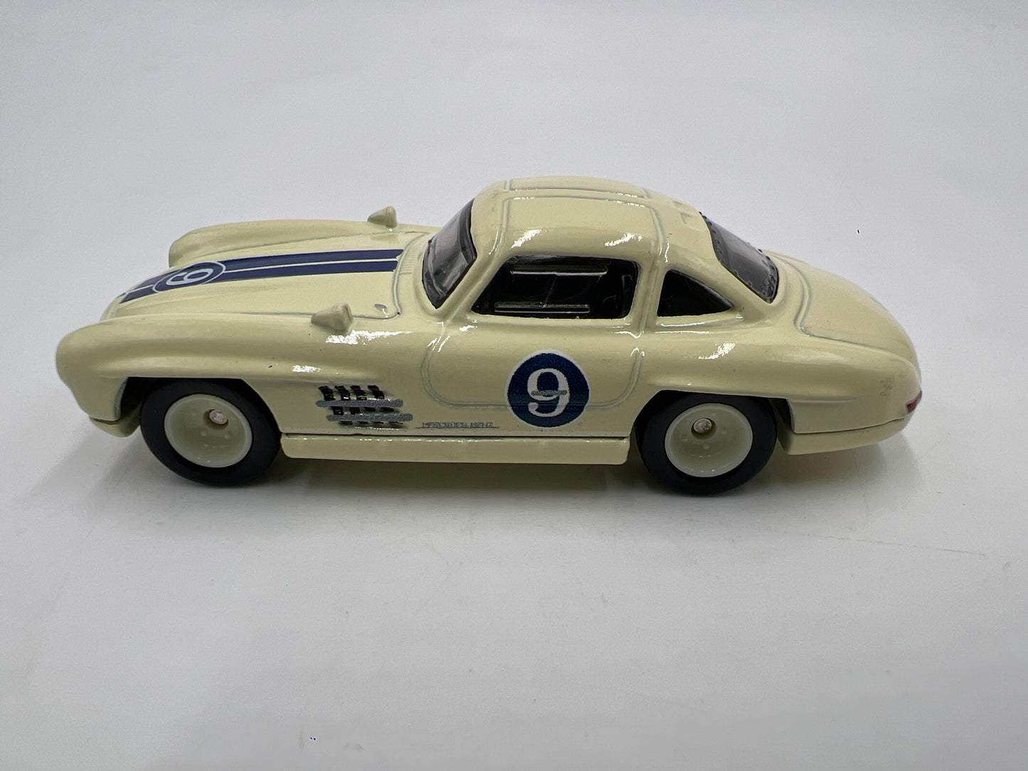 Hot Wheels Diorama Premium Mercedes-Benz 300 SL Yellow Loose