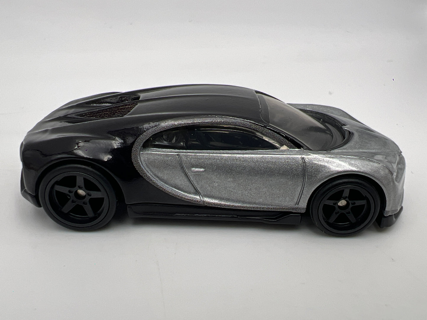 Hot Wheels Premium Target 2 Pack Loose 16 Bugatti Chiron Black/Silver