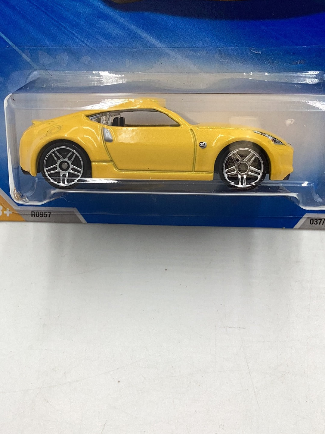 2010 Hot wheels new models #37 Nissan 370Z yellow 97B