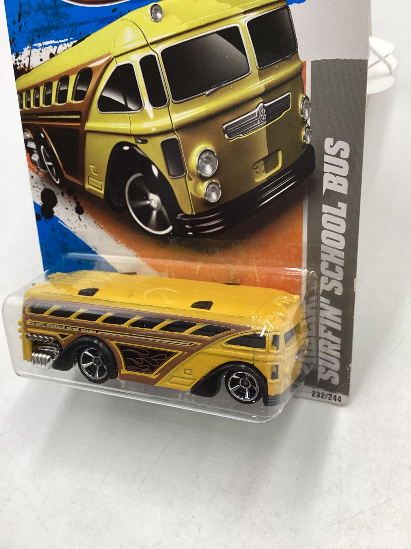 2011 Hot wheels #232 Surfin School Bus Yellow 39i