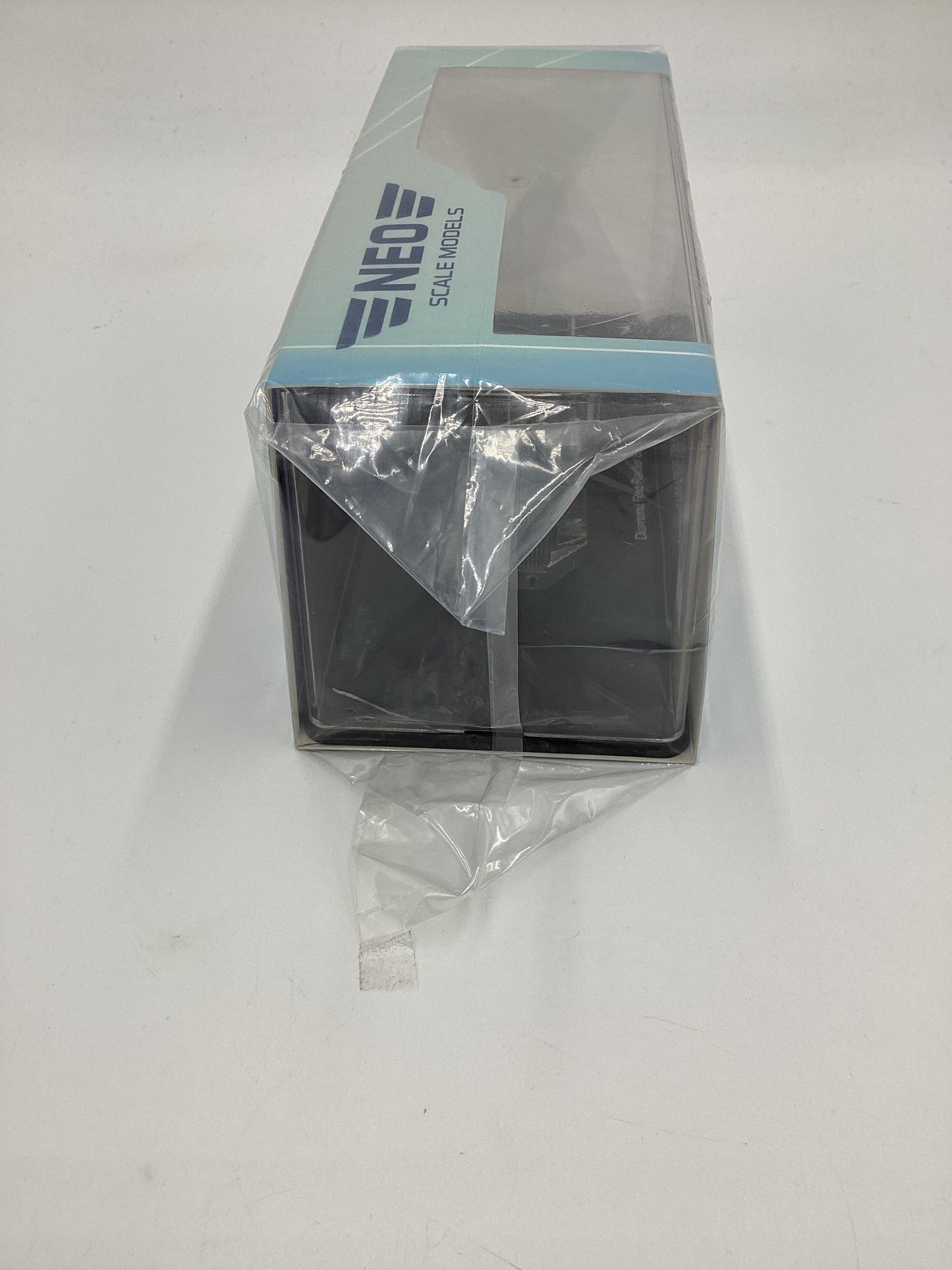 Neo Scale Models Diamond Reo Raiders SBFA 1974 Green *Small Crack On Case*