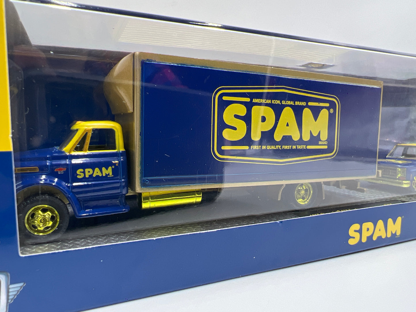 M2 Machines Auto Haulers CHASE Spam 1968 Chevrolet C60 Truck & 1979 Chevrolet Silverado Stepside R55