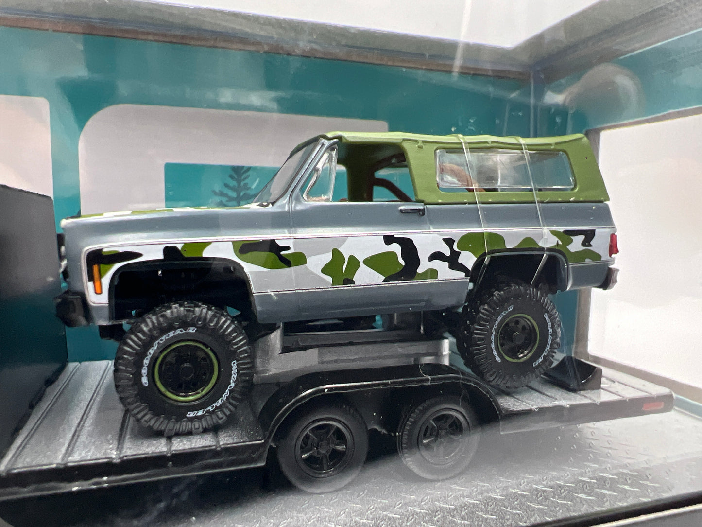 M2 Machines Auto Haulers 1998 GMC Sierra 1500 4x4 & 1973 GMC Jimmy Sierra 4x4 R86