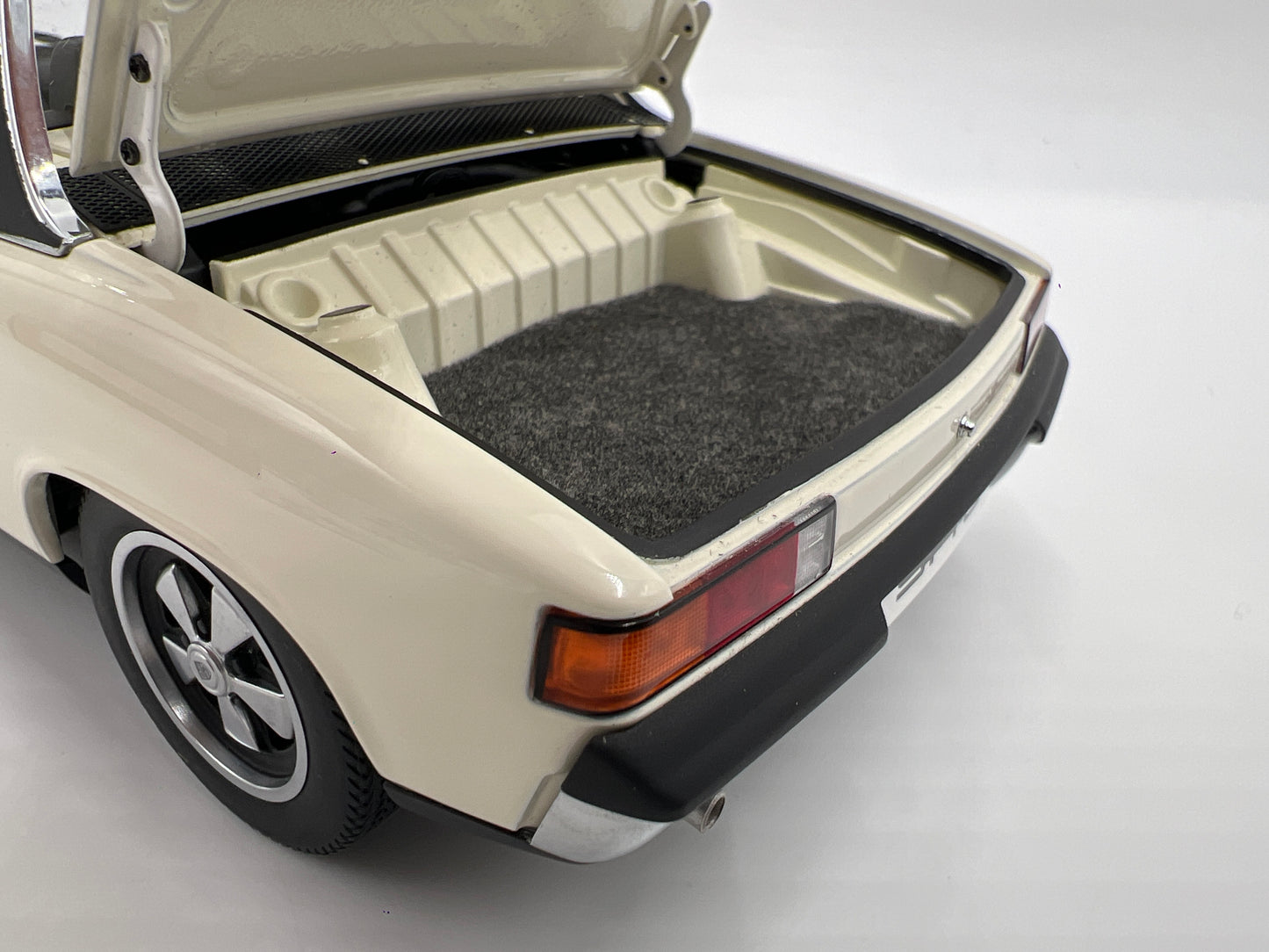 Rare AutoArt 1/18 Scale Porsche 914-6 Ivory White Loose VHTF Exceptional Detail