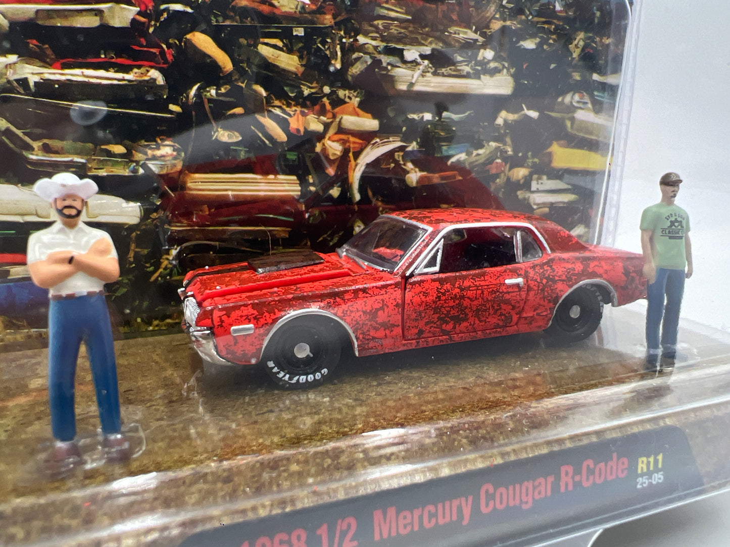 M2 Machines Diorama 1968 1/2 Mercury Cougar R-Code R11 195F