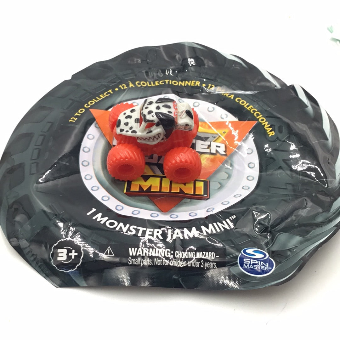 2023 Spin Master monster jam mini series 12 #799 monster mutt