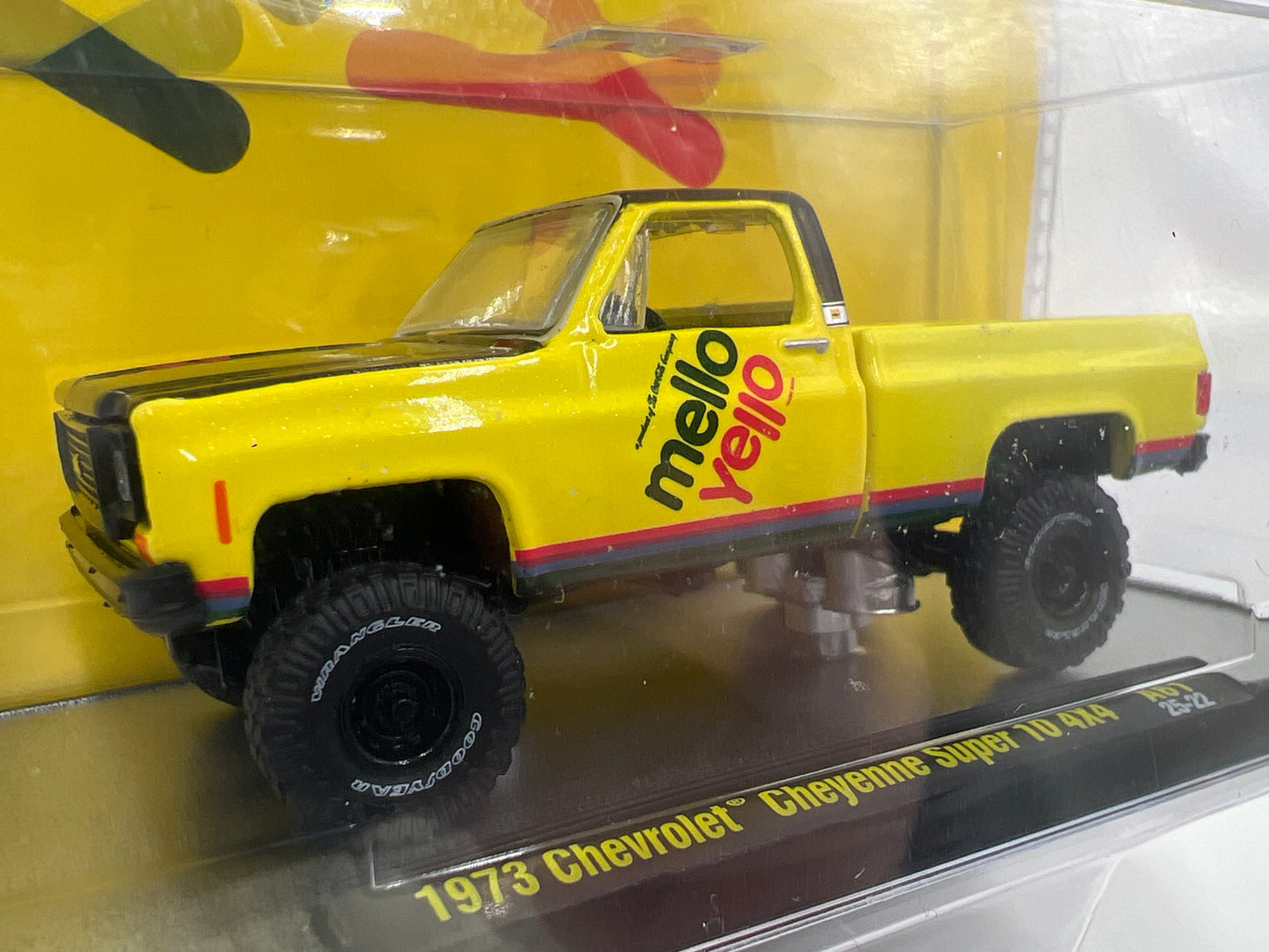 M2 Machines A61 Mello Yello 1973 Chevrolet Cheyenne Super 10 4x4 193D