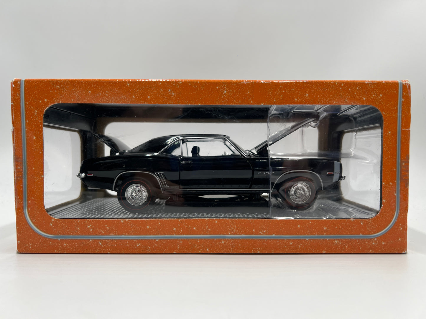 M2 Machines 1/24 Detroit-Muscle 1969 Chevrolet Camaro R/S 327 Black 12-10